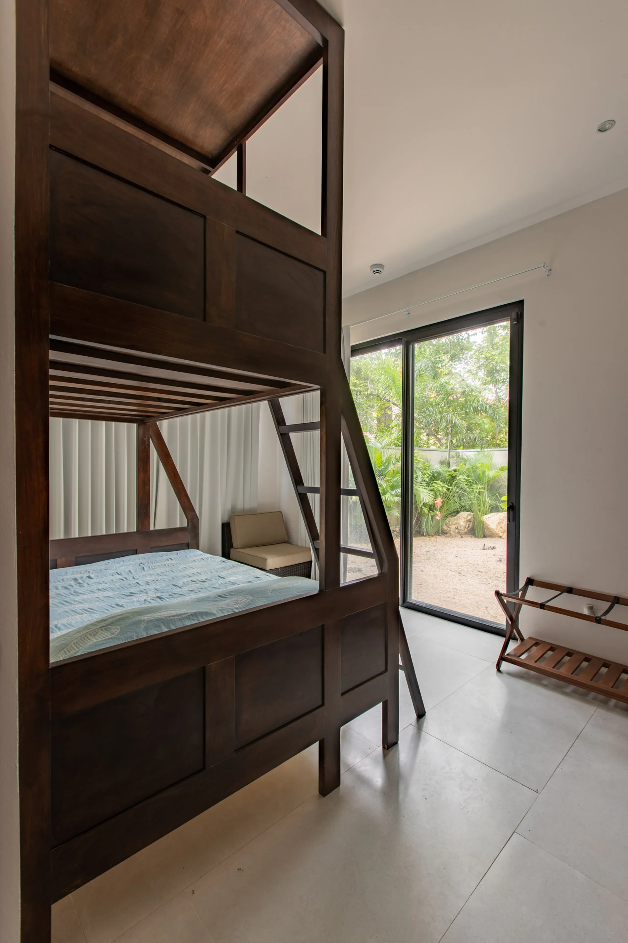 Opulent Stylish Villa with Private Pool, and Beach Access — photograph 11