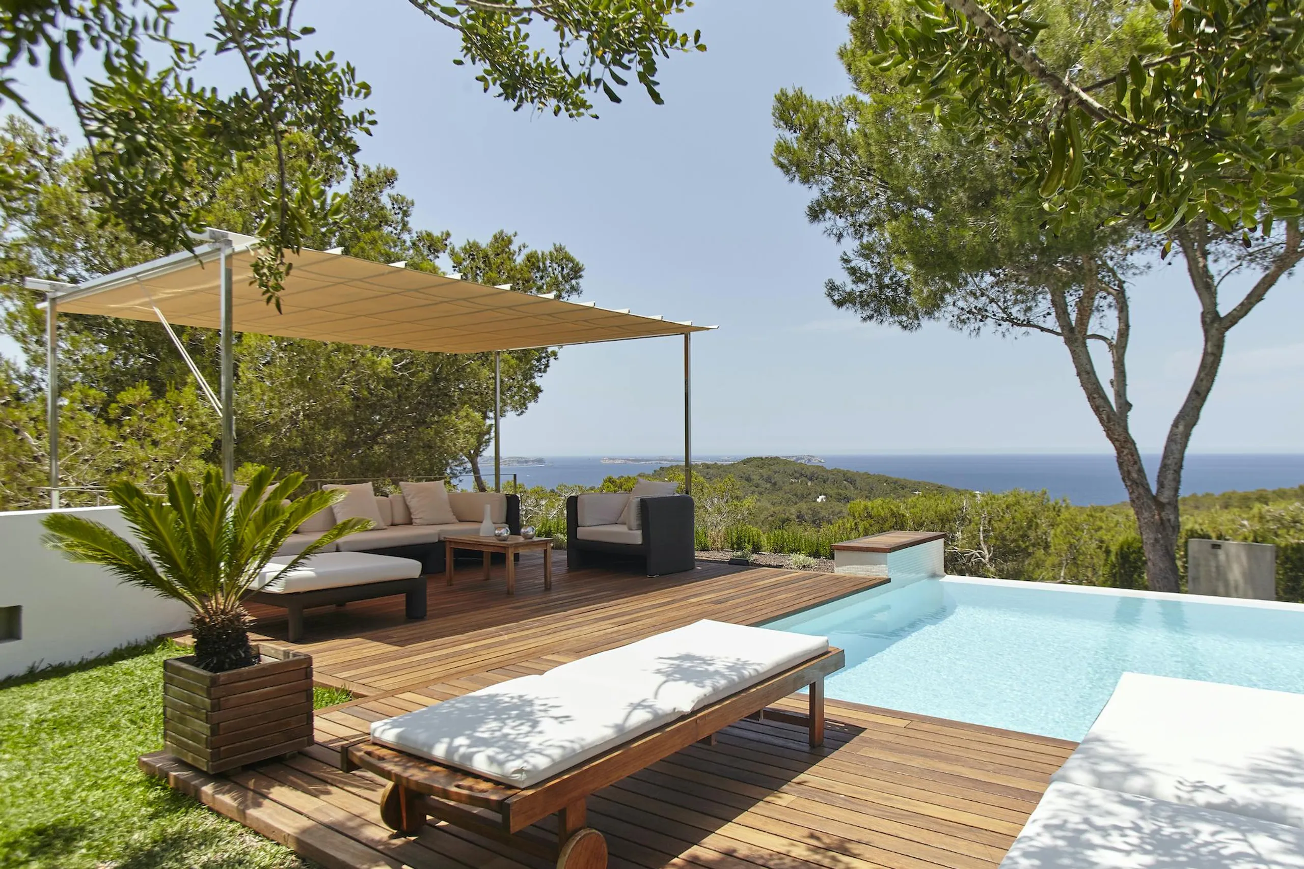 Glamorous Ibiza Seaview Estate with Private Pool and Sun Deck — photograph 4