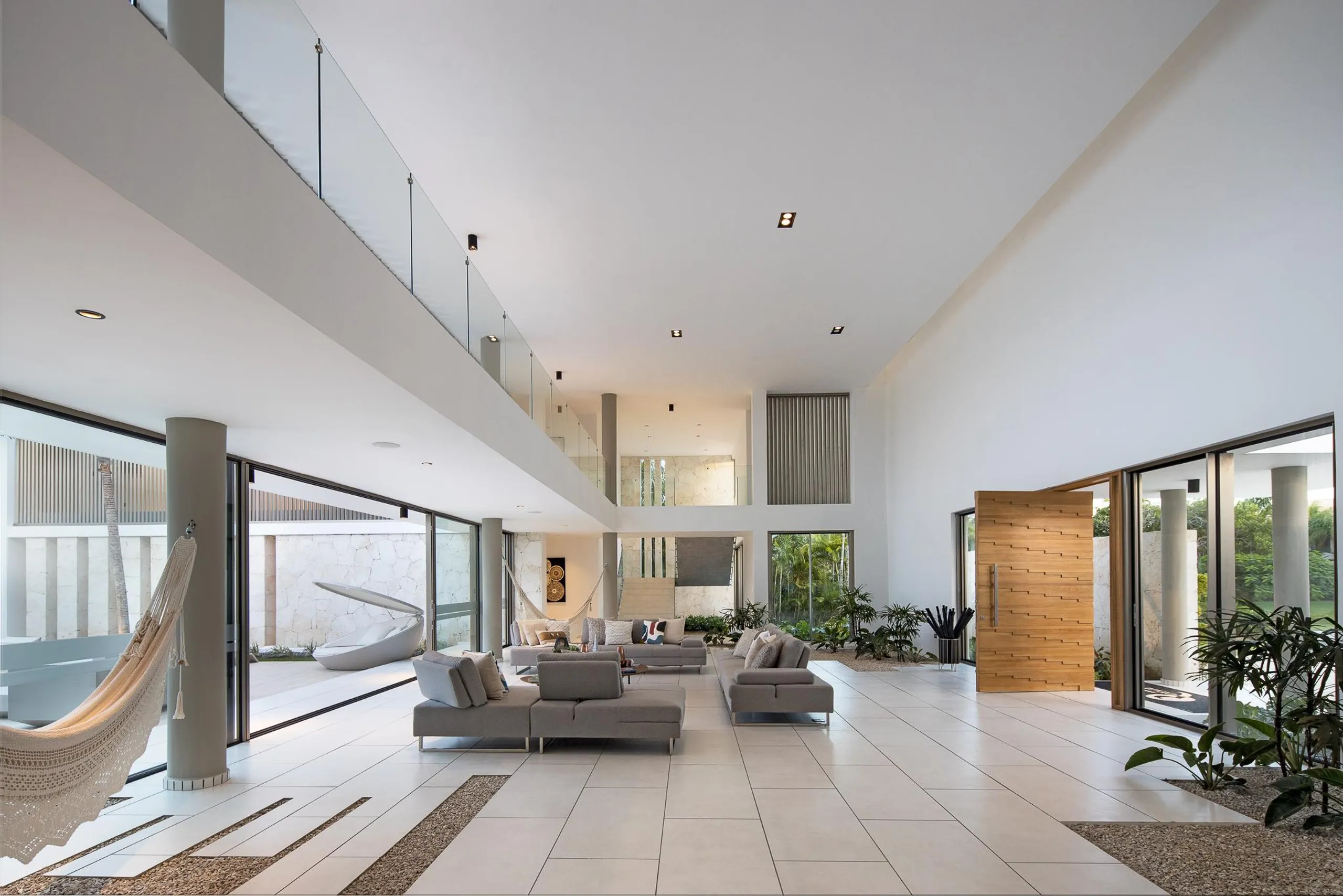 Iconic 9-Bedroom Villa: Modern Minimalist Design Near La Cana Golf & Beach Club — photograph 8