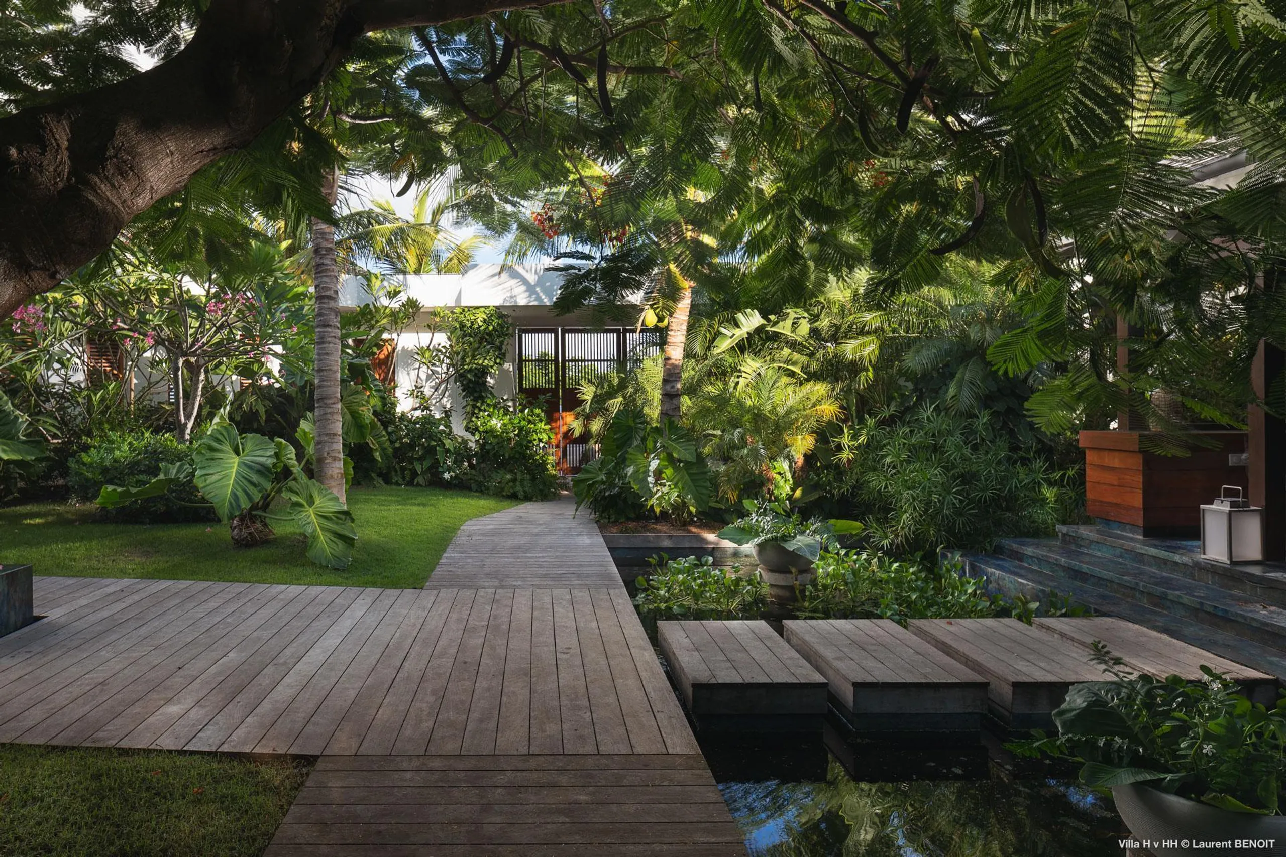 Striking Gustavia Ocean View Villa with Infinity Pool and Garden Gazebo — photograph 6