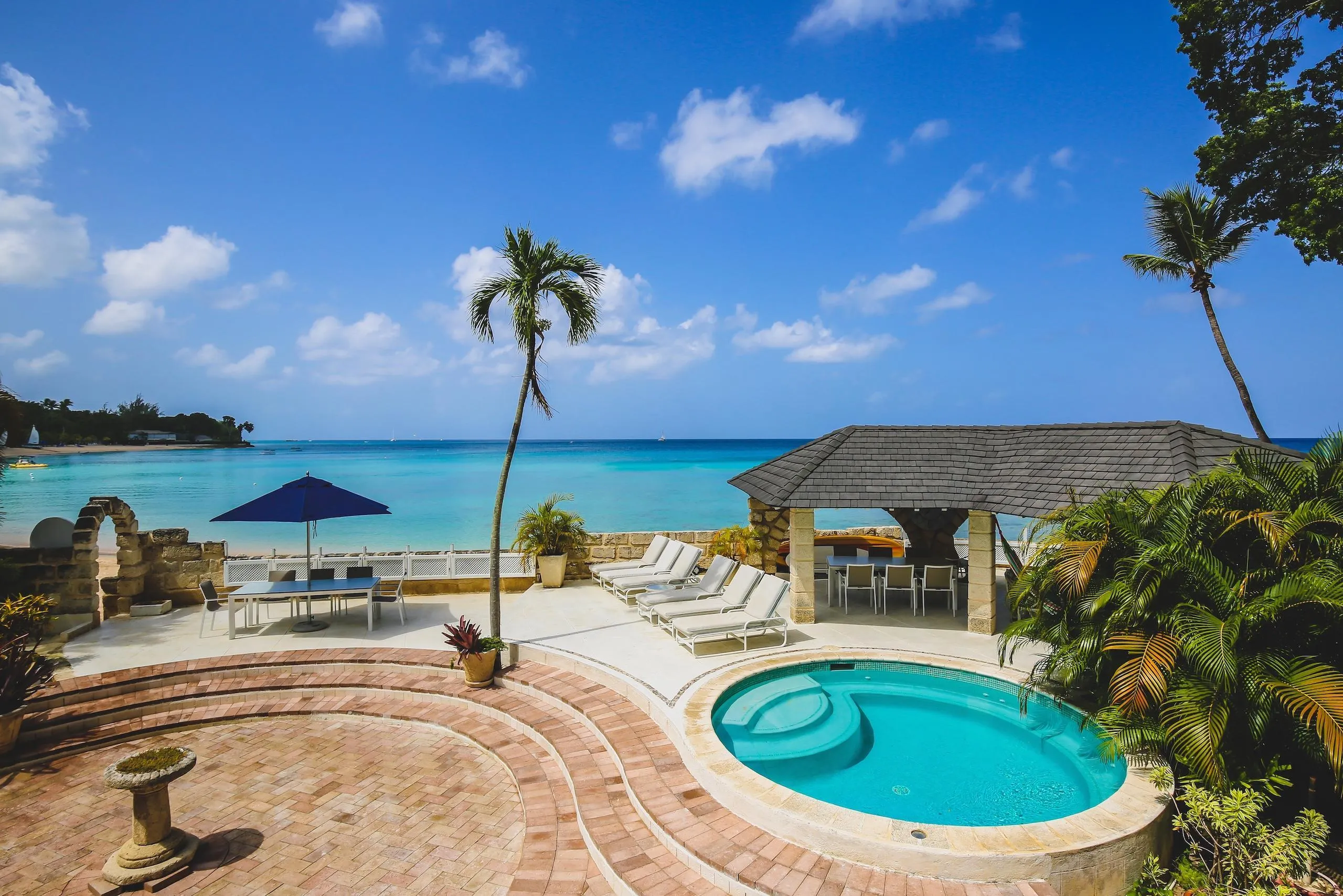 Relaxing Luxury Beachfront Villa with Private Pool and Caribbean Sea Views, St. James