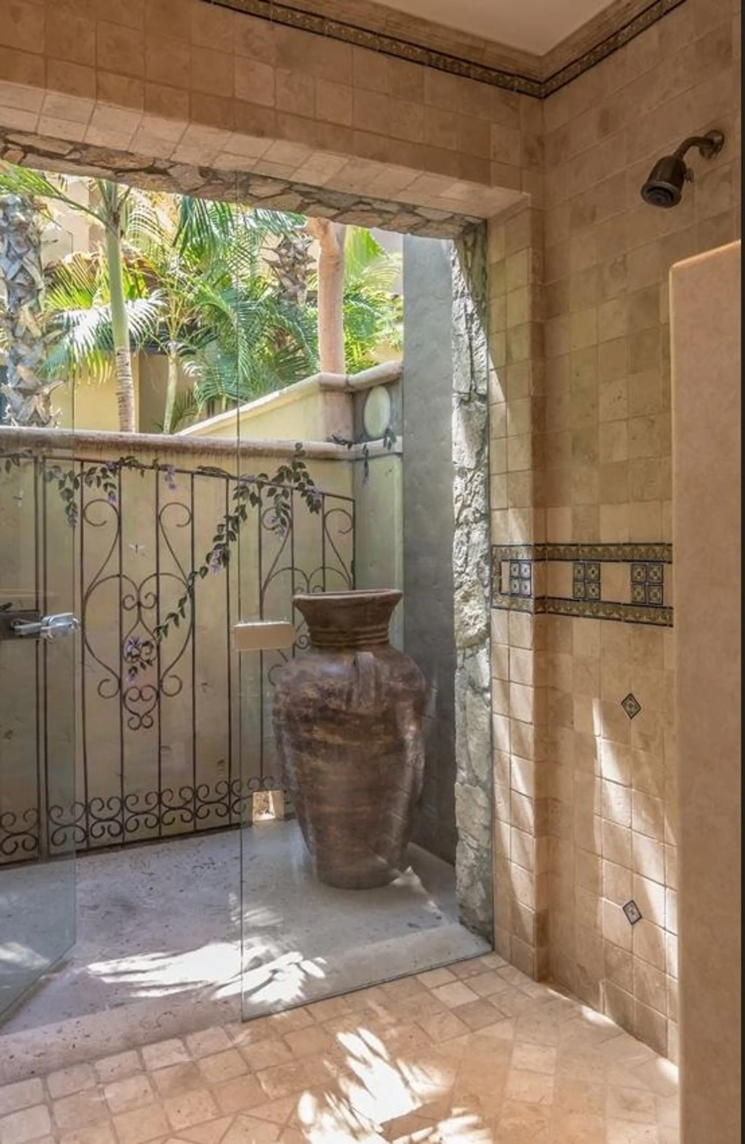 Graceful Four Bedroom Los Cabos Villa with Private Infinity Pool and Ocean Views — photograph 9