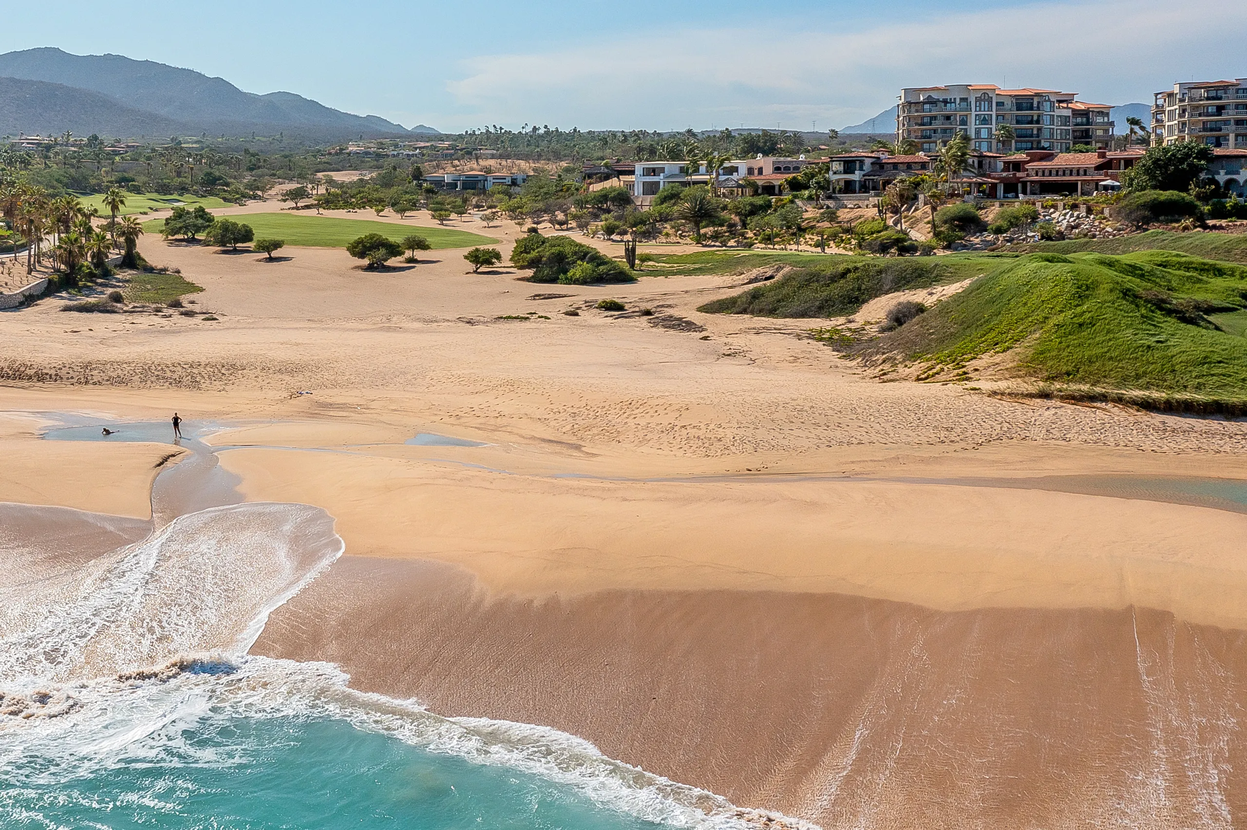Resplendent Cabo San Lucas Villa with Infinity Pool and Jacuzzi — photograph 12