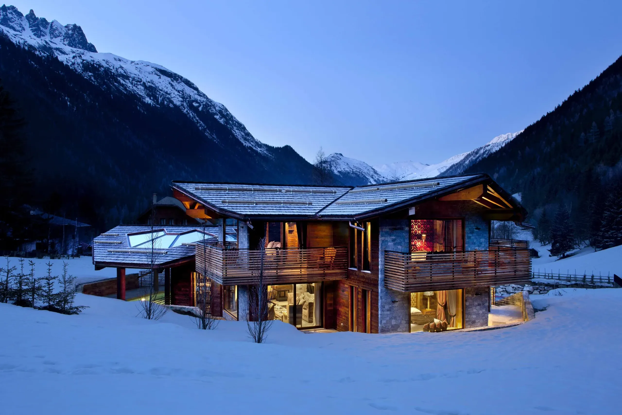 Chic Architecturally Designed Chalet with Spa, Pool, & Mountain Views in Chamonix Valley — photograph 5
