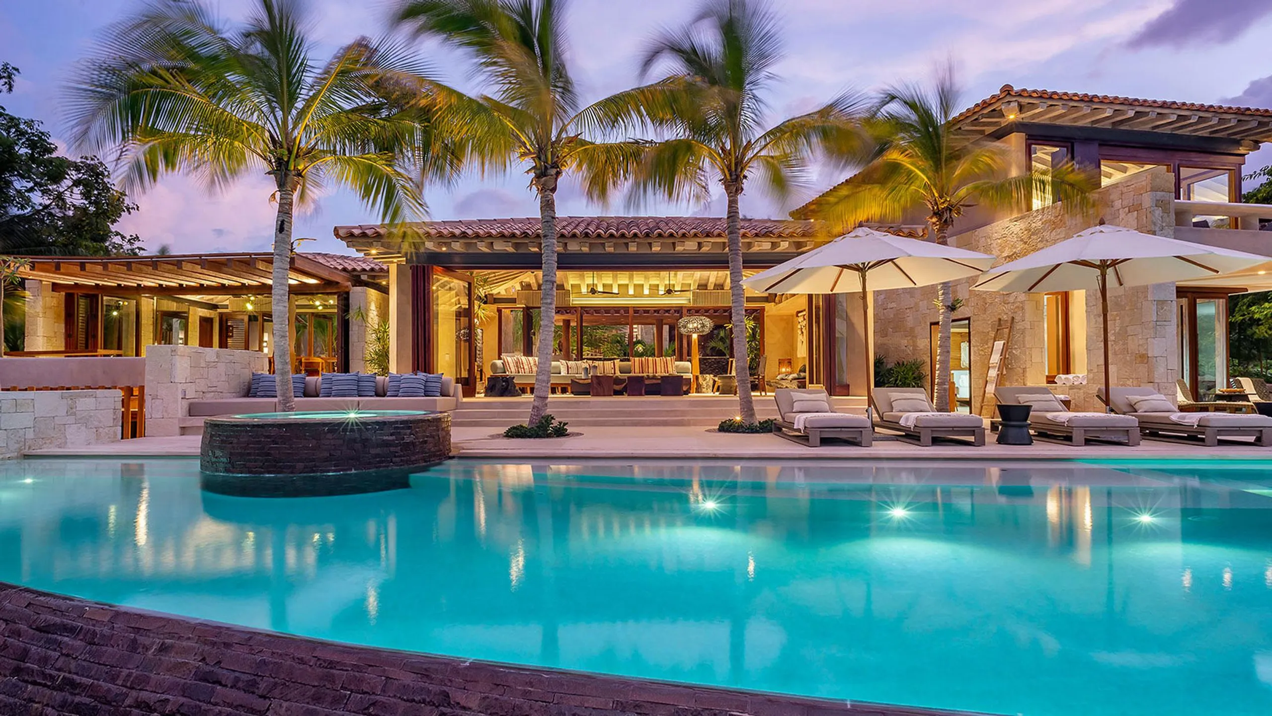 Awe-Inspiring Views and Unmatched Elegance With Breathtaking Beauty Coastal Retreat — photograph 5