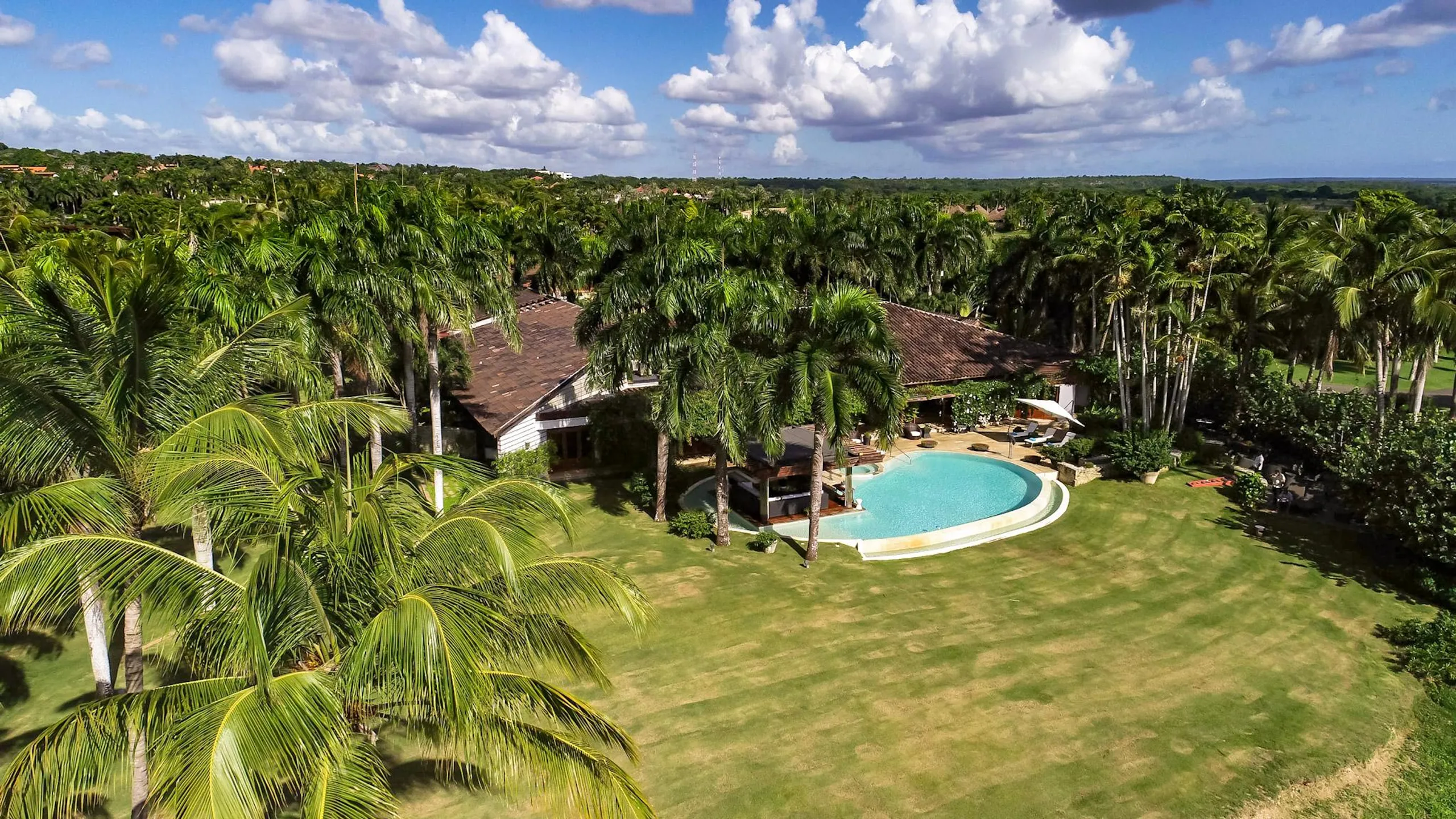 Elegant Casa de Campo Estate with Large Private Pool and Amazing Gardens — photograph 9