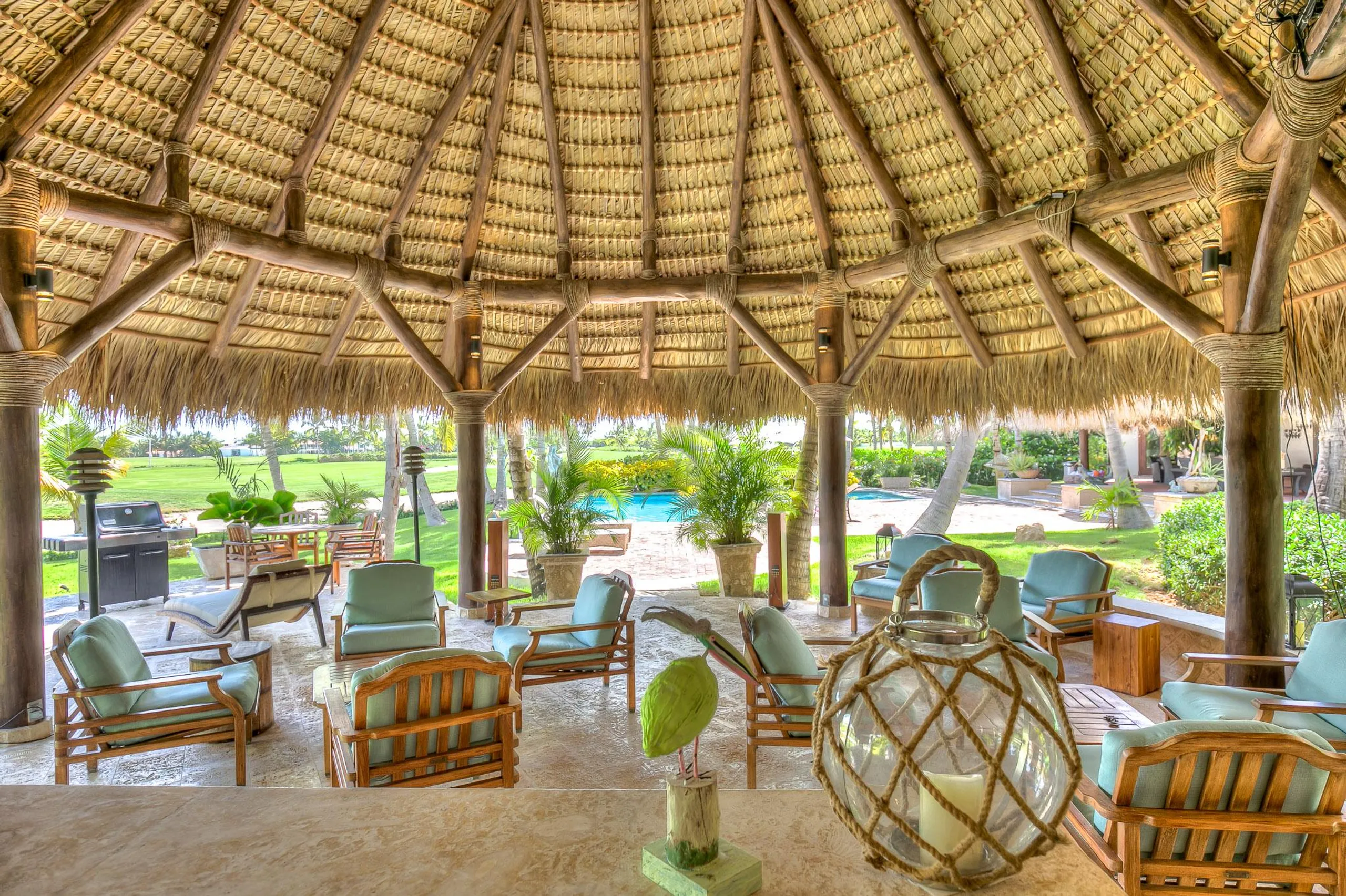 Opulent Six-Bedroom Villa with Pool, Jacuzzi, Gazebo and Golf Views — photograph 5