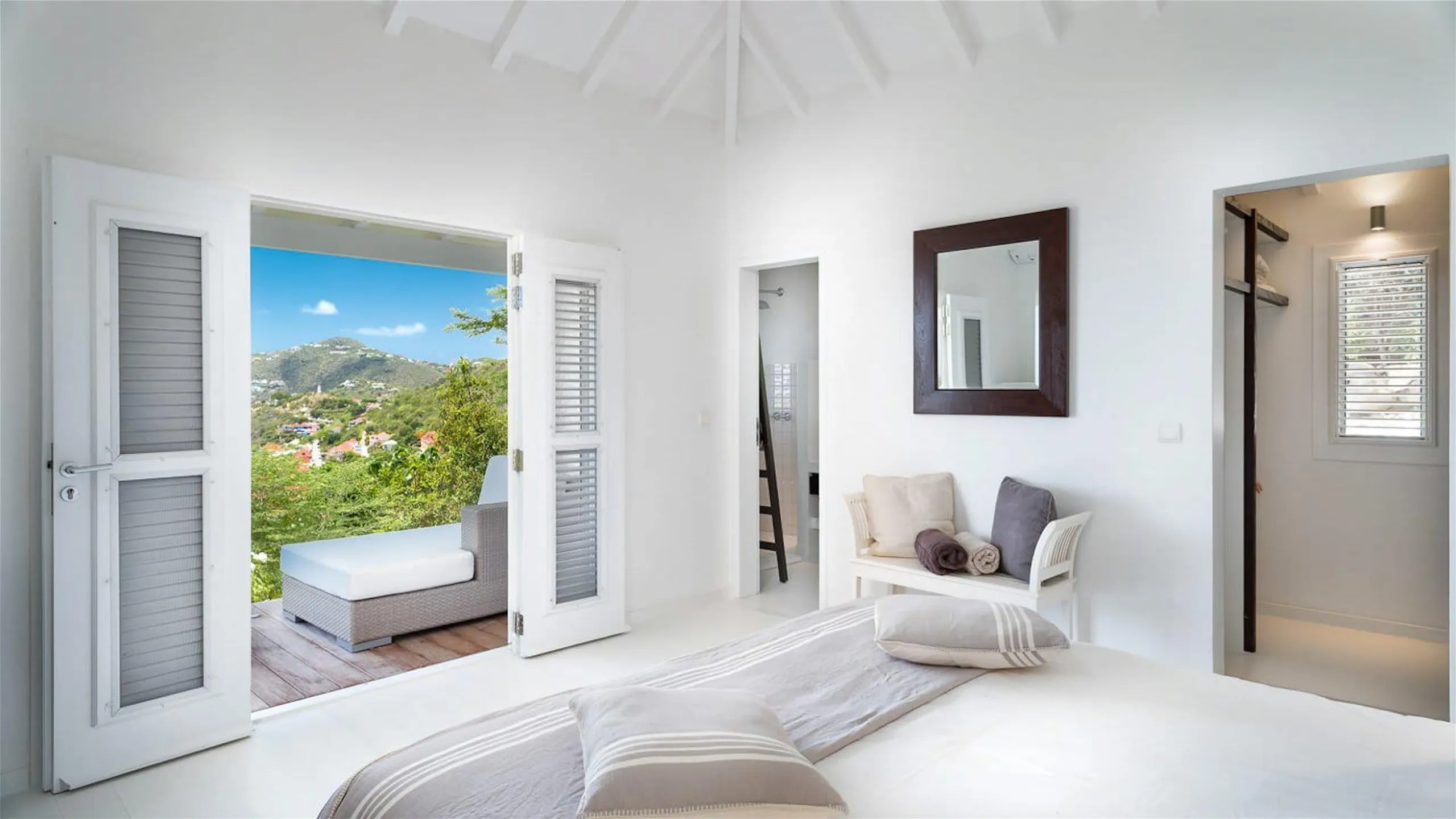 Charming Villa in the Heights of Gustavia — photograph 3