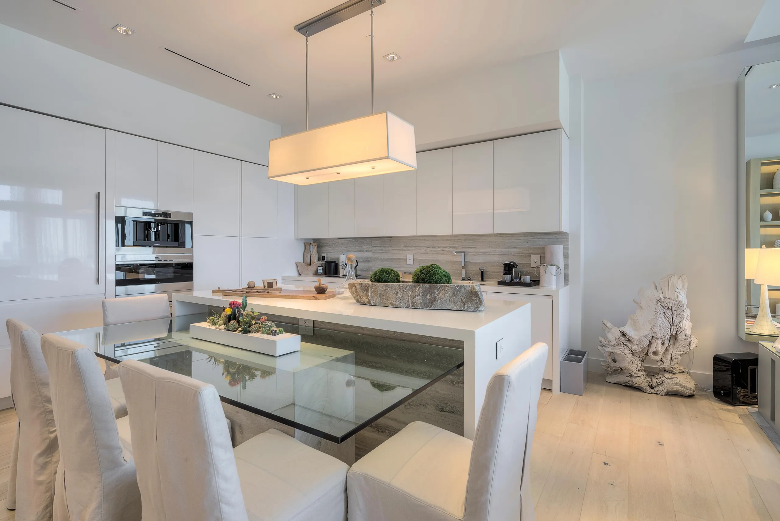 Miami Elegance Heights Penthouse with City Views — photograph 3