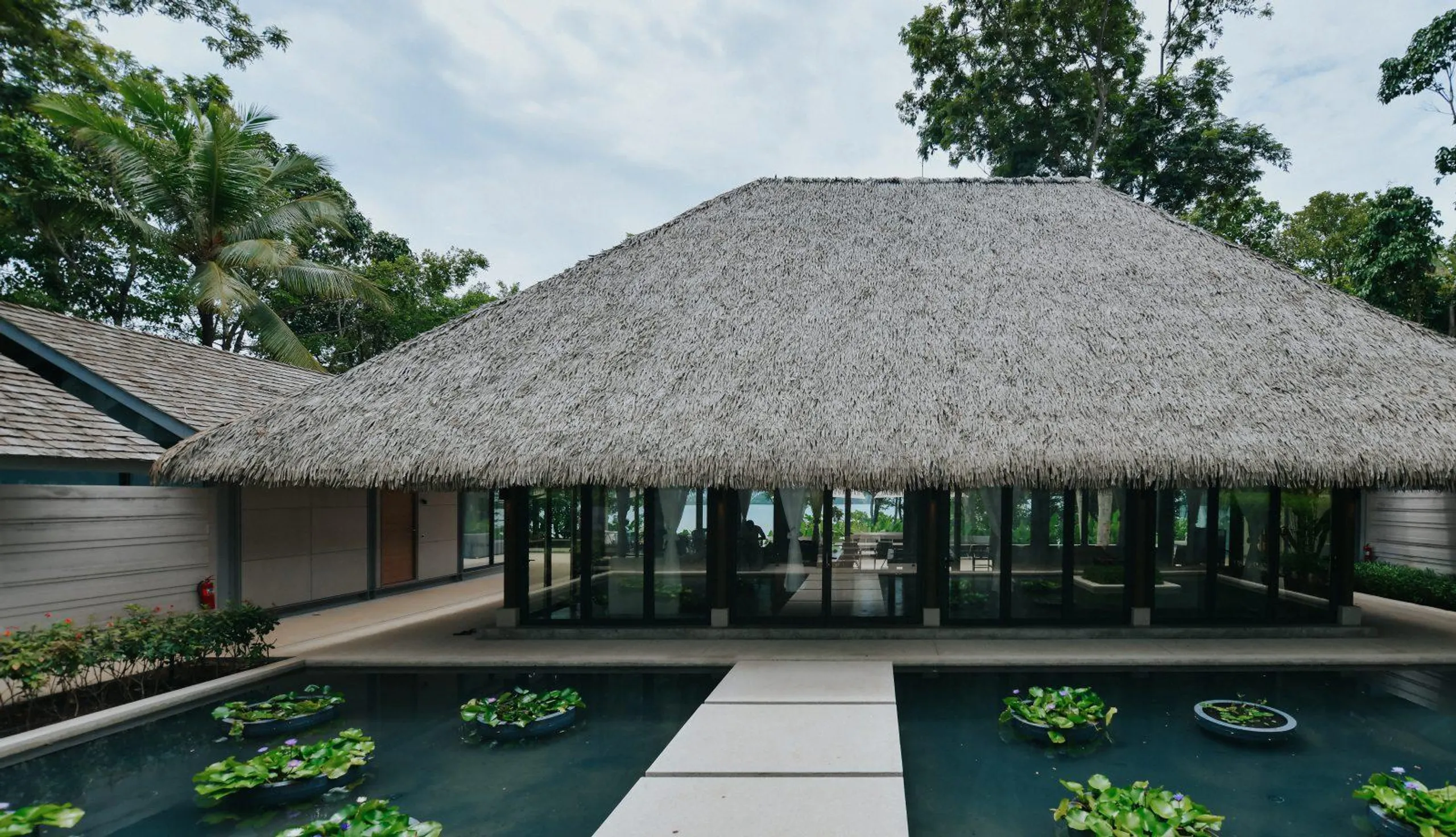 Inspiring Tropical Villa with Private Pool and Ocean Views — photograph 10