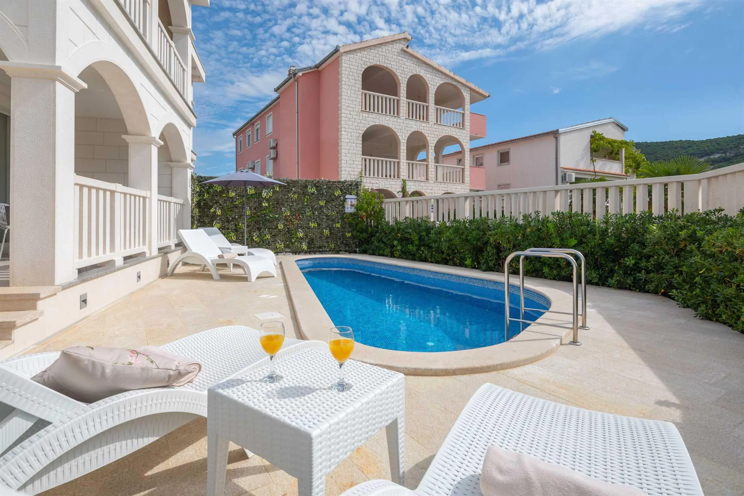 Gleaming Historic 4BR Villa with Blue Water Pool — photograph 3