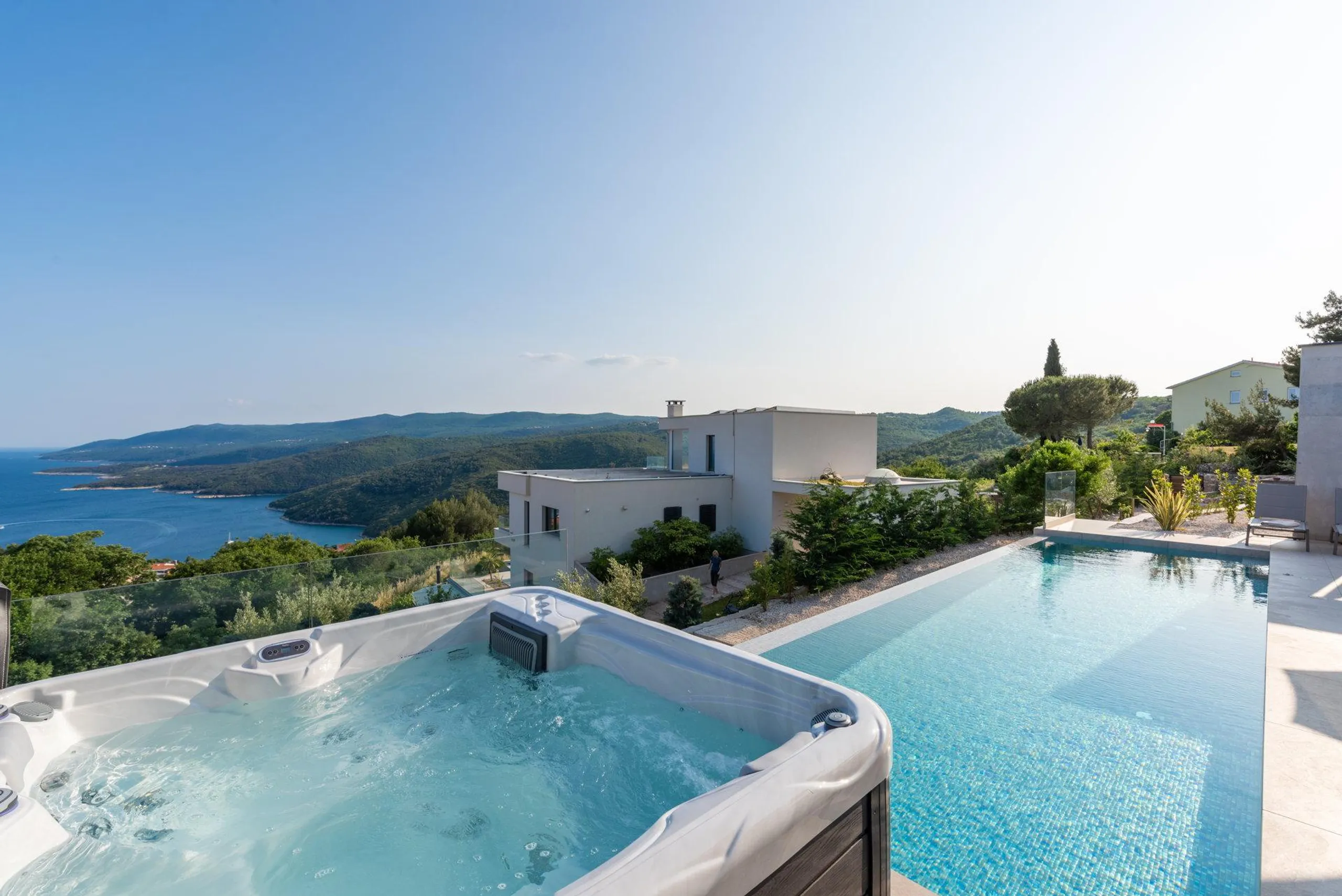 Majestic Elegant Villa with Pool and Panoramic View of the Sea — photograph 4