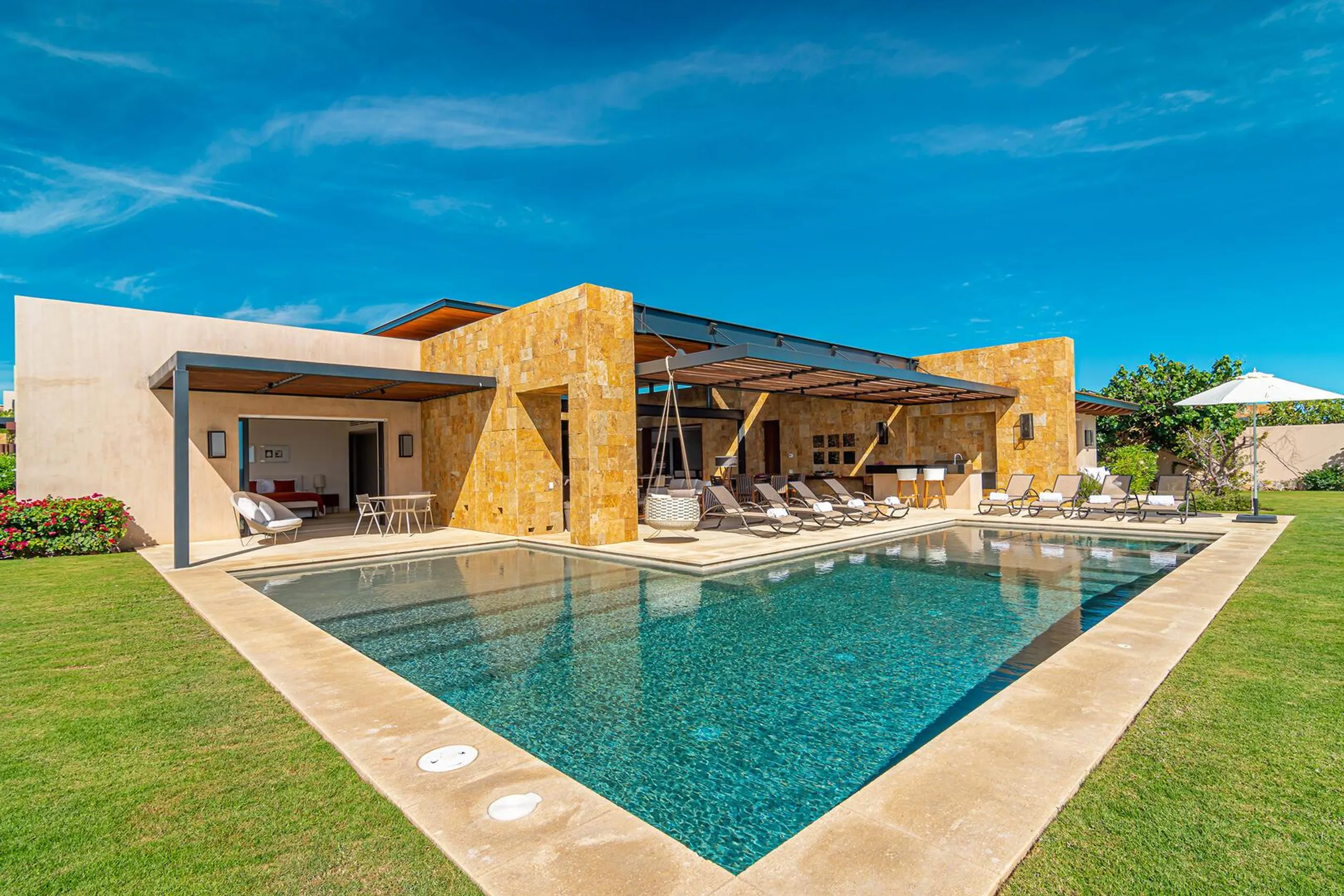Beachfront Puerto Los Cabos Estate with Private Pool and Ocean Views — photograph 5