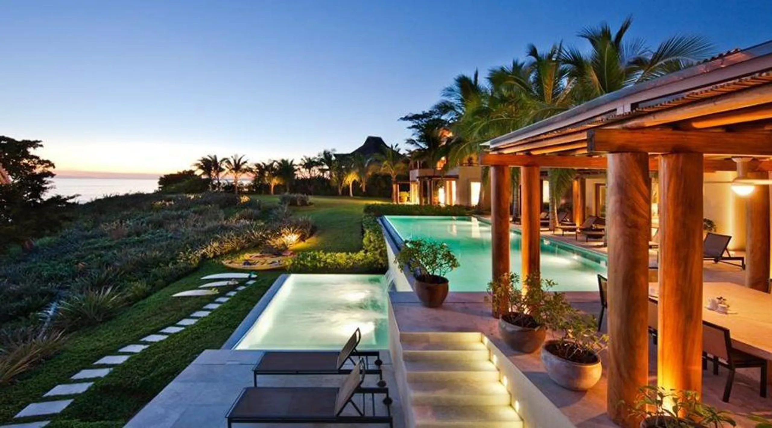 Exceptional Rancho Estates Beach Front Villa with Infinity Pools and Ocean Views — photograph 6