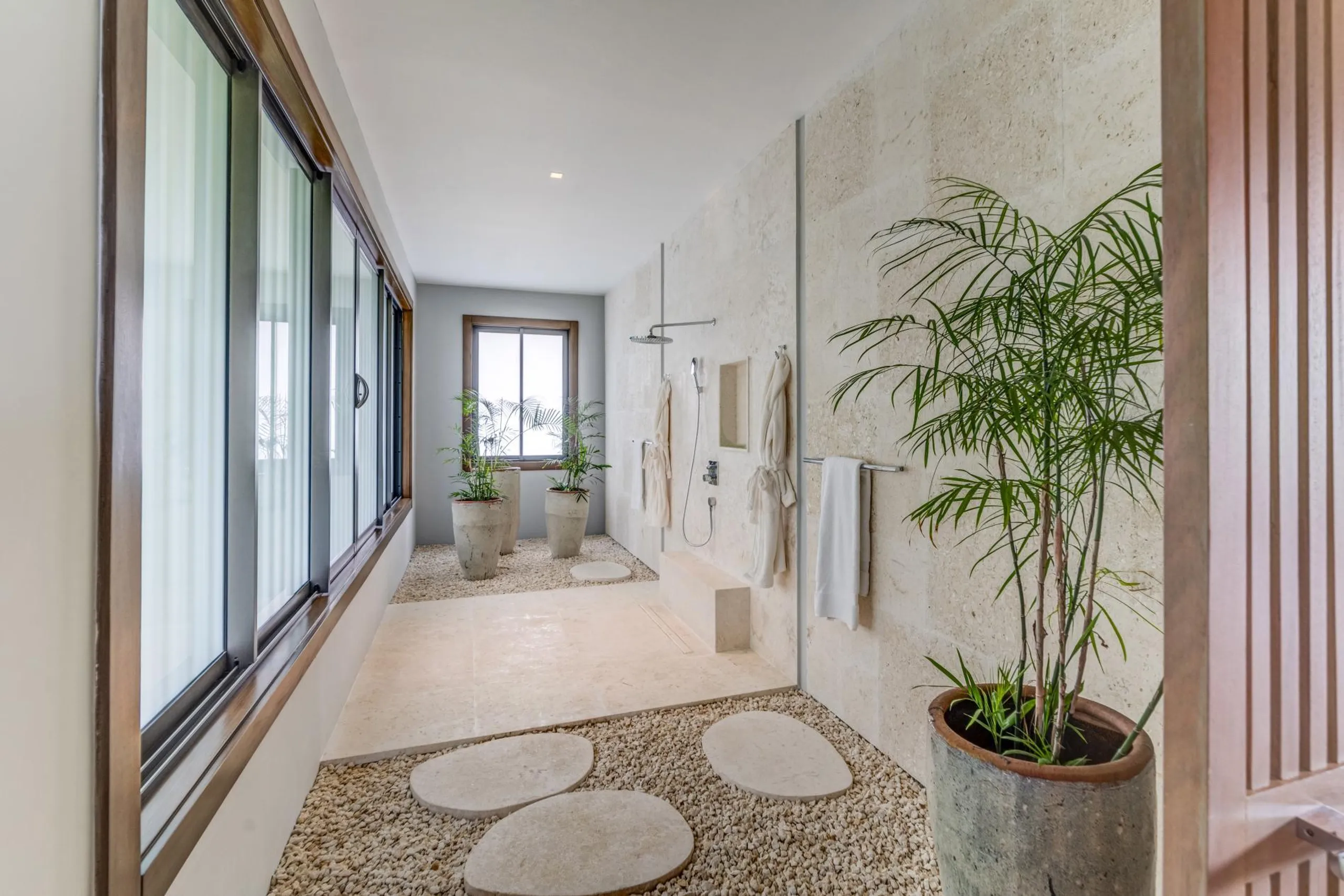 Superb beachfront Villa with Private Pool and Pristine Waters of the Dominican — photograph 10