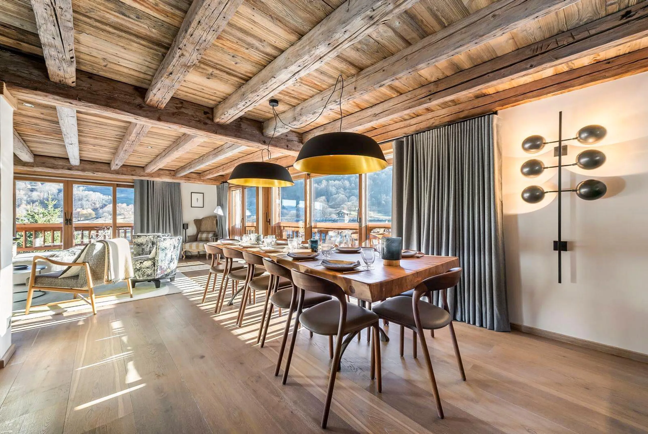 Majestic Mountain Villa with Outdoor Jacuzzi in Scenic Méribel — photograph 4