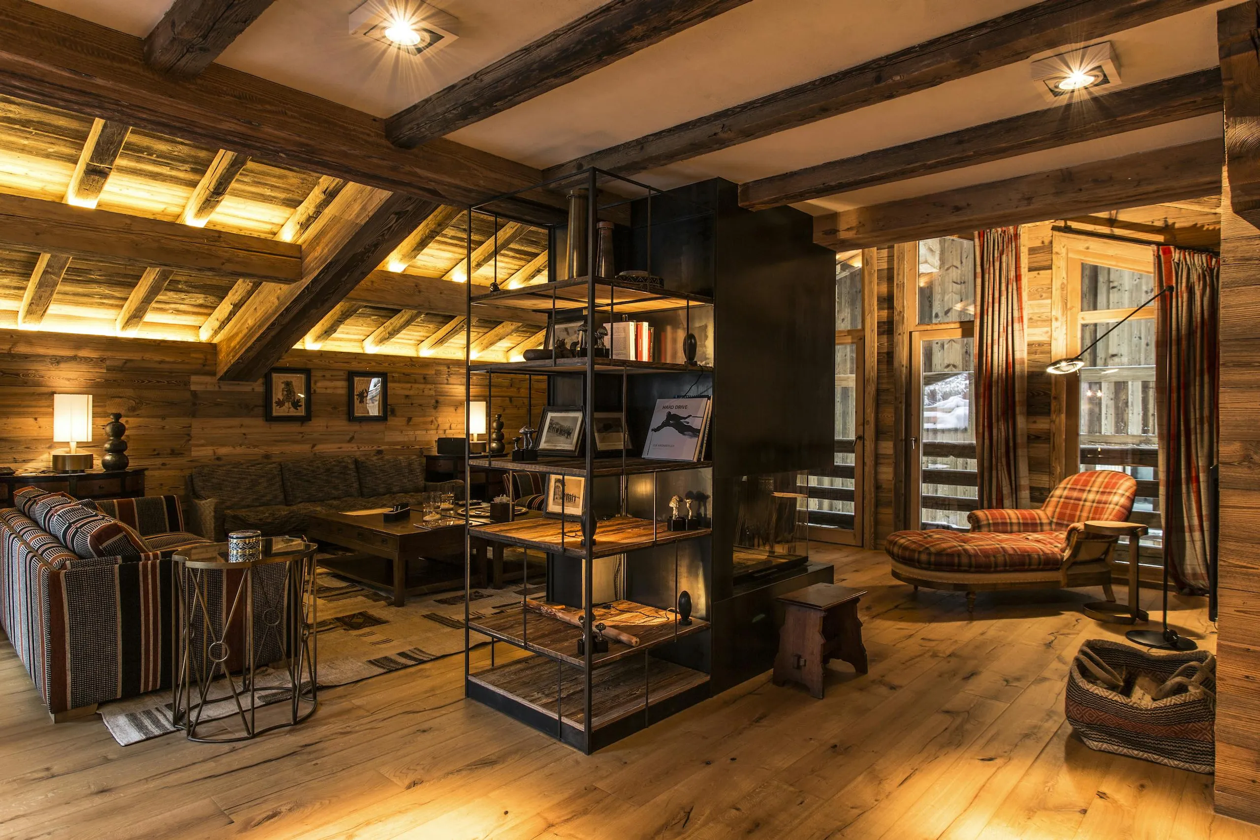 Vibrant Val D Isere Chalet with Private Pool and Fireplace — photograph 10
