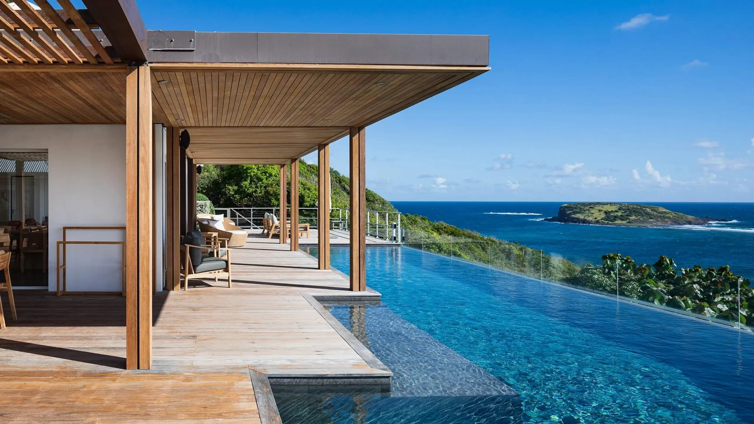 Luxurious Oceanfront Villa with Infinity Pool and Panoramic Marigot Bay Views, Saint Barthelemy