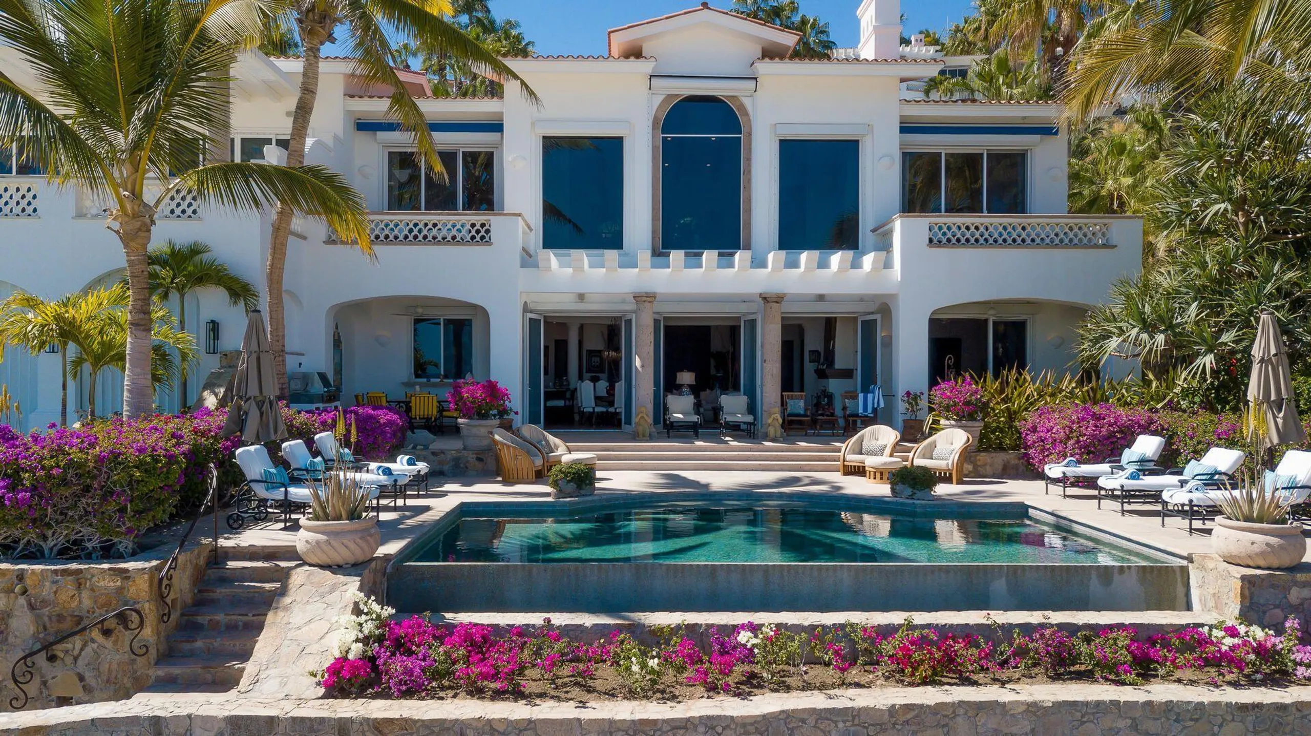 Contemporary Villas Del Mar Luxe Beachfront Estate with Infinity Pool — photograph 7