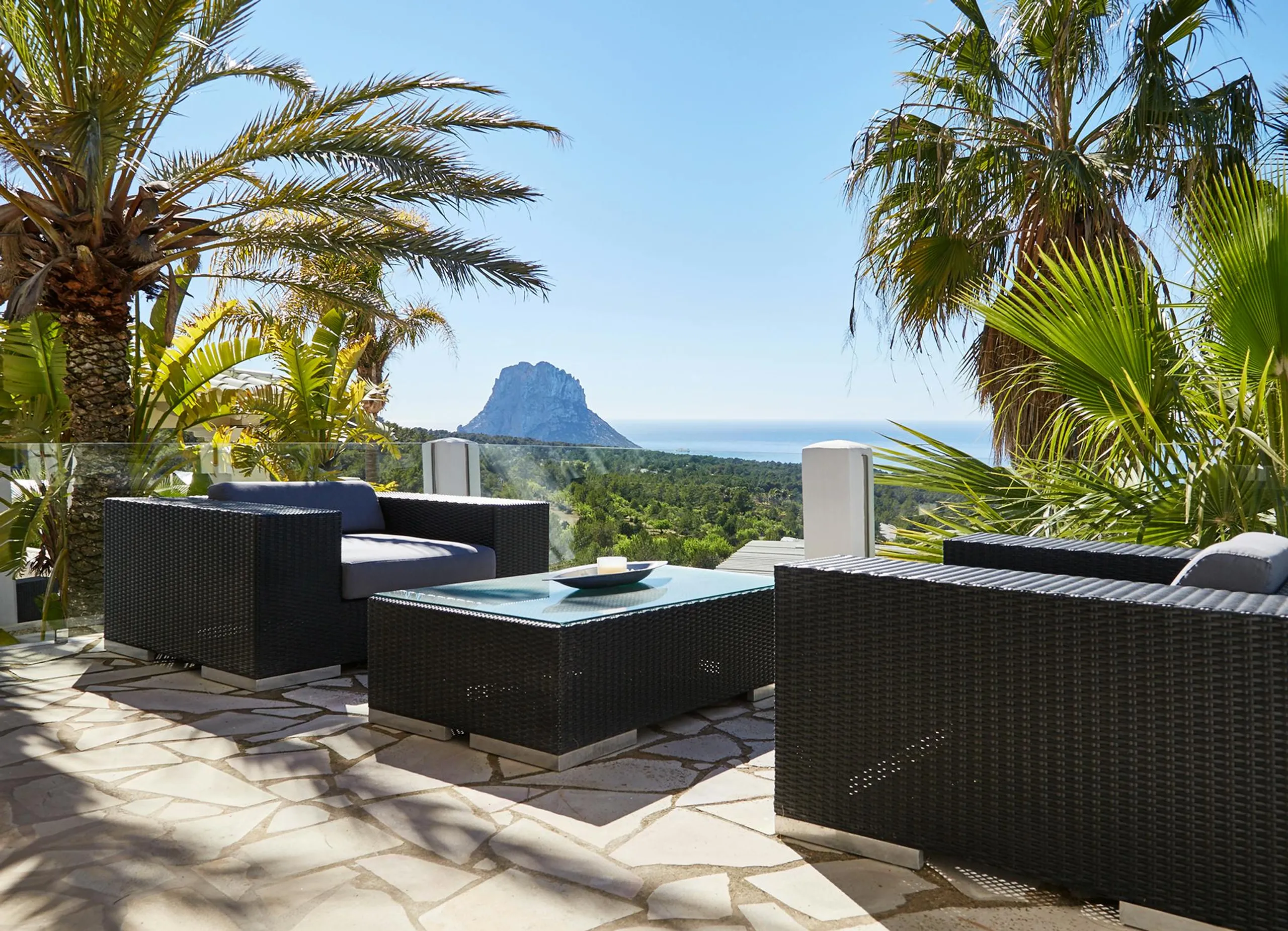 Breathtaking Ibiza Estate with Private Pool, Gazebo, and Sweeping Ocean Views — photograph 4