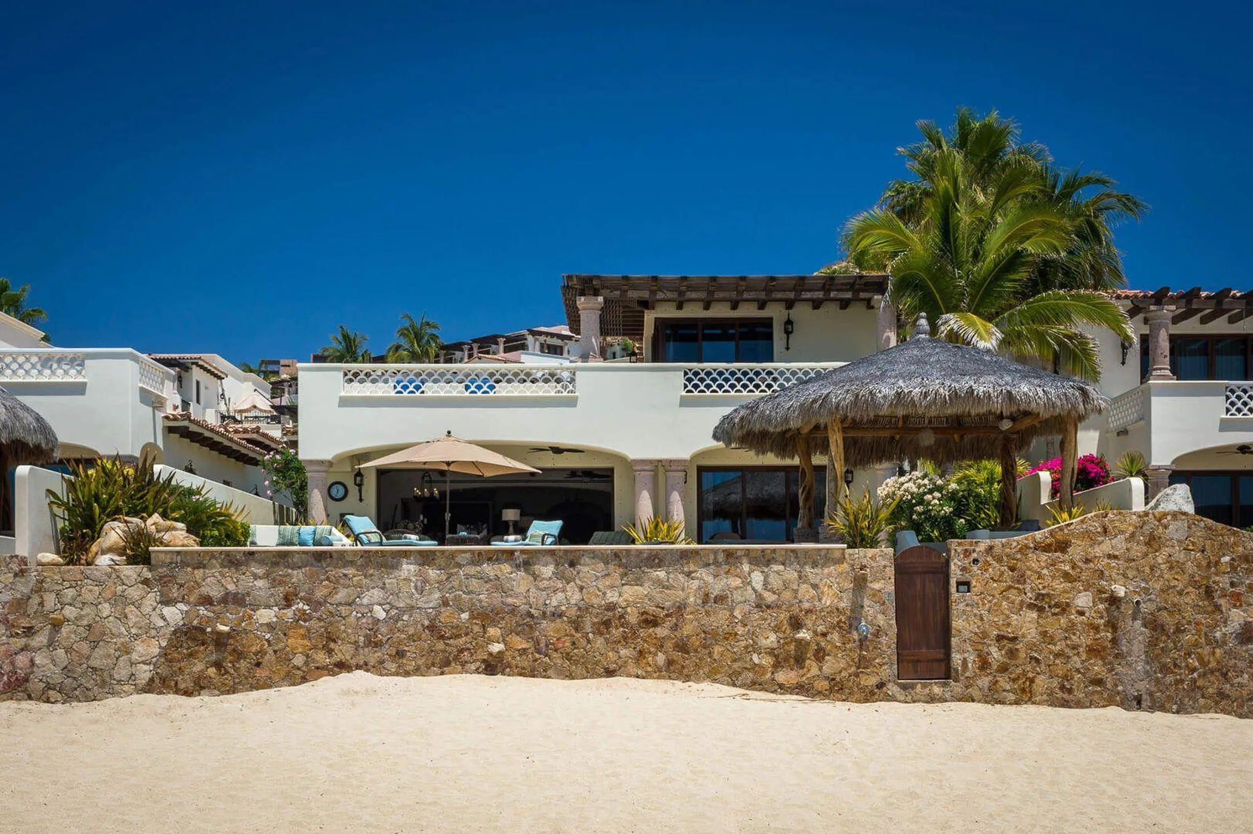Beachfront Elegance Luxury Villa in Los Cabos — photograph 10