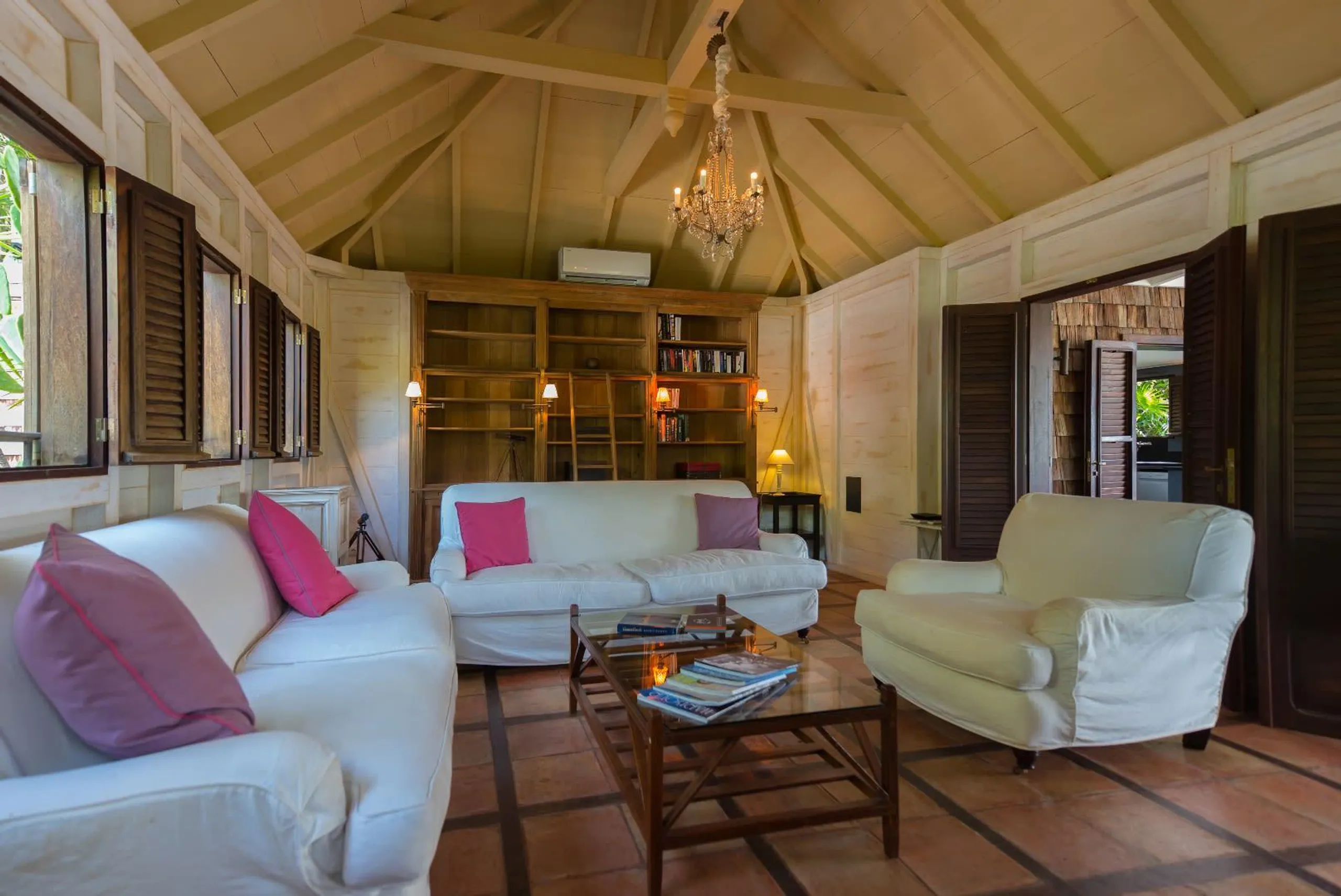 Luxury Hillside Villa Retreat in St.Barths with Ocean Views & Private Bungalows — photograph 7