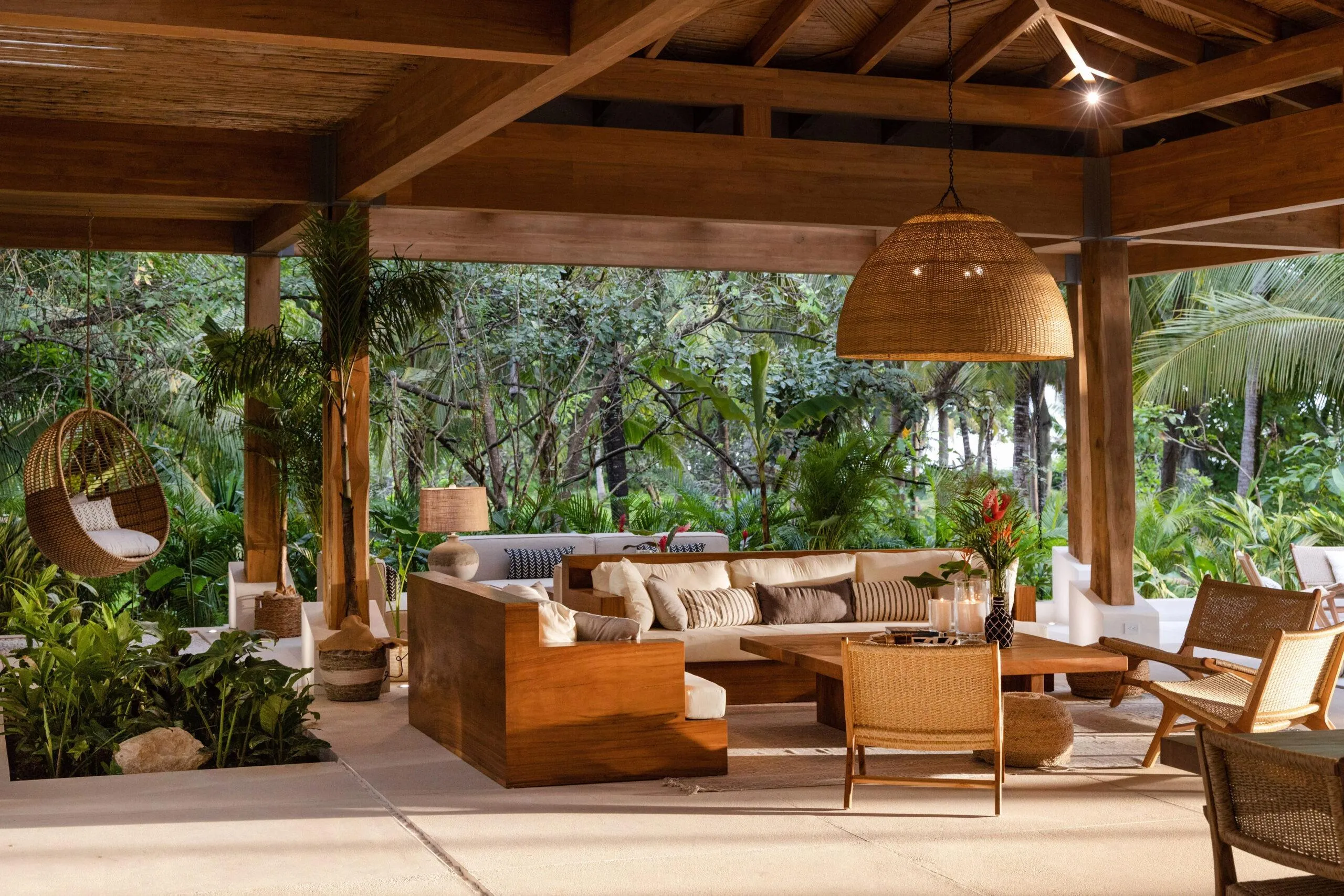Stunning Beachfront Villa with Private Pool and Ocean Views — photograph 7