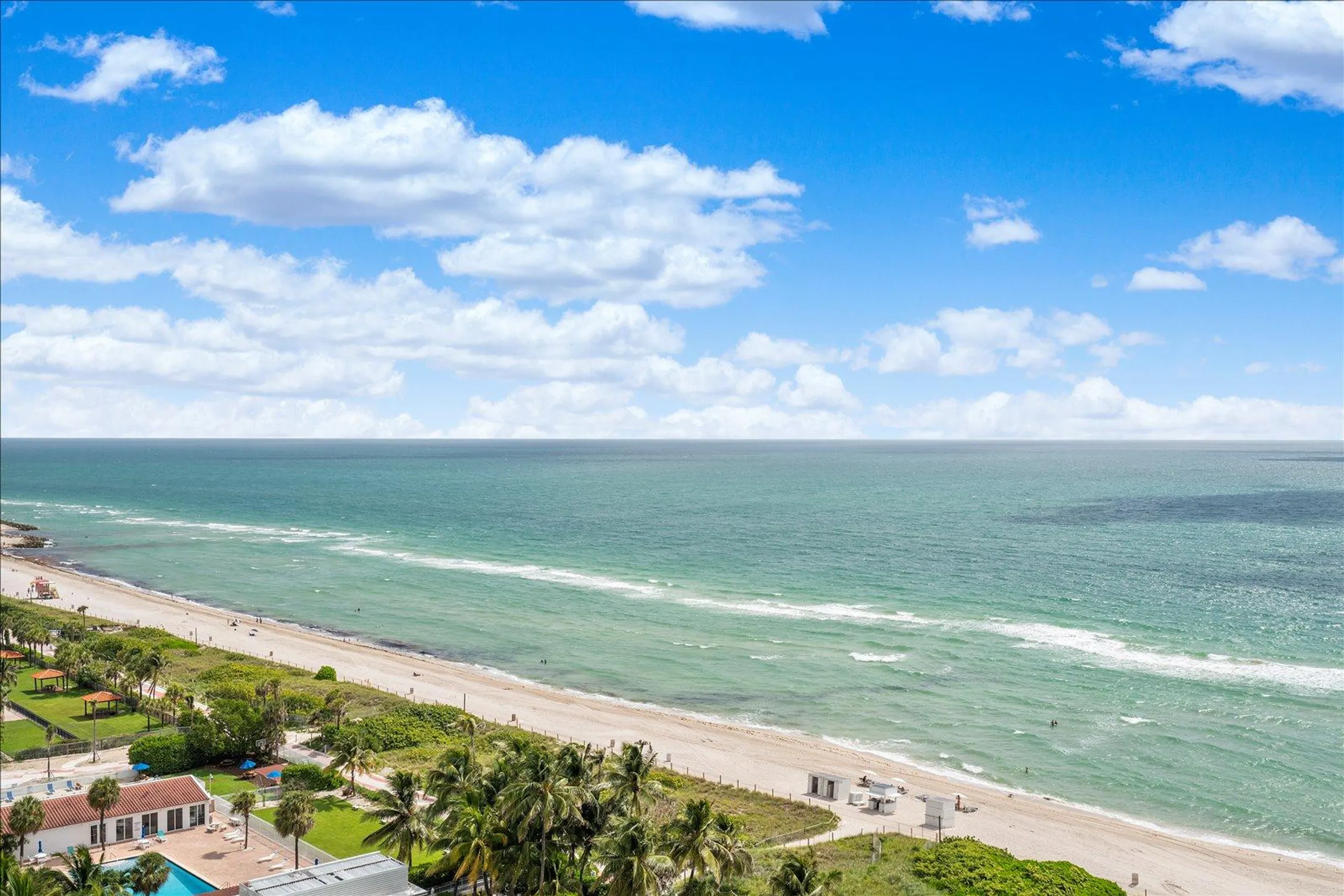 Sundrenched Miami Majesty Penthouse with Ocean Views — photograph 3