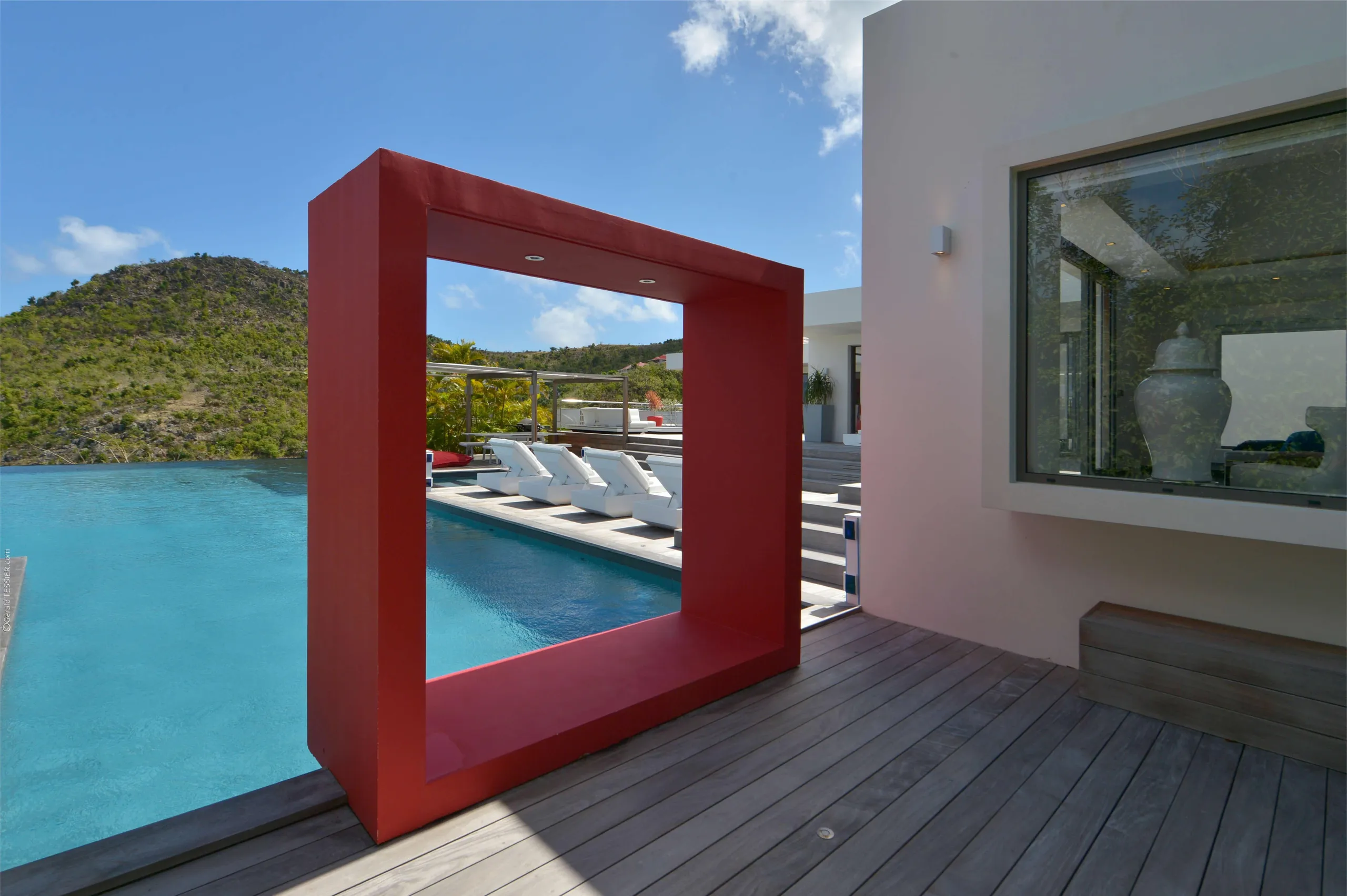 Luxury Villa Oasis: Serene Hillside Retreat with Infinity Pool in St-Barts — photograph 2
