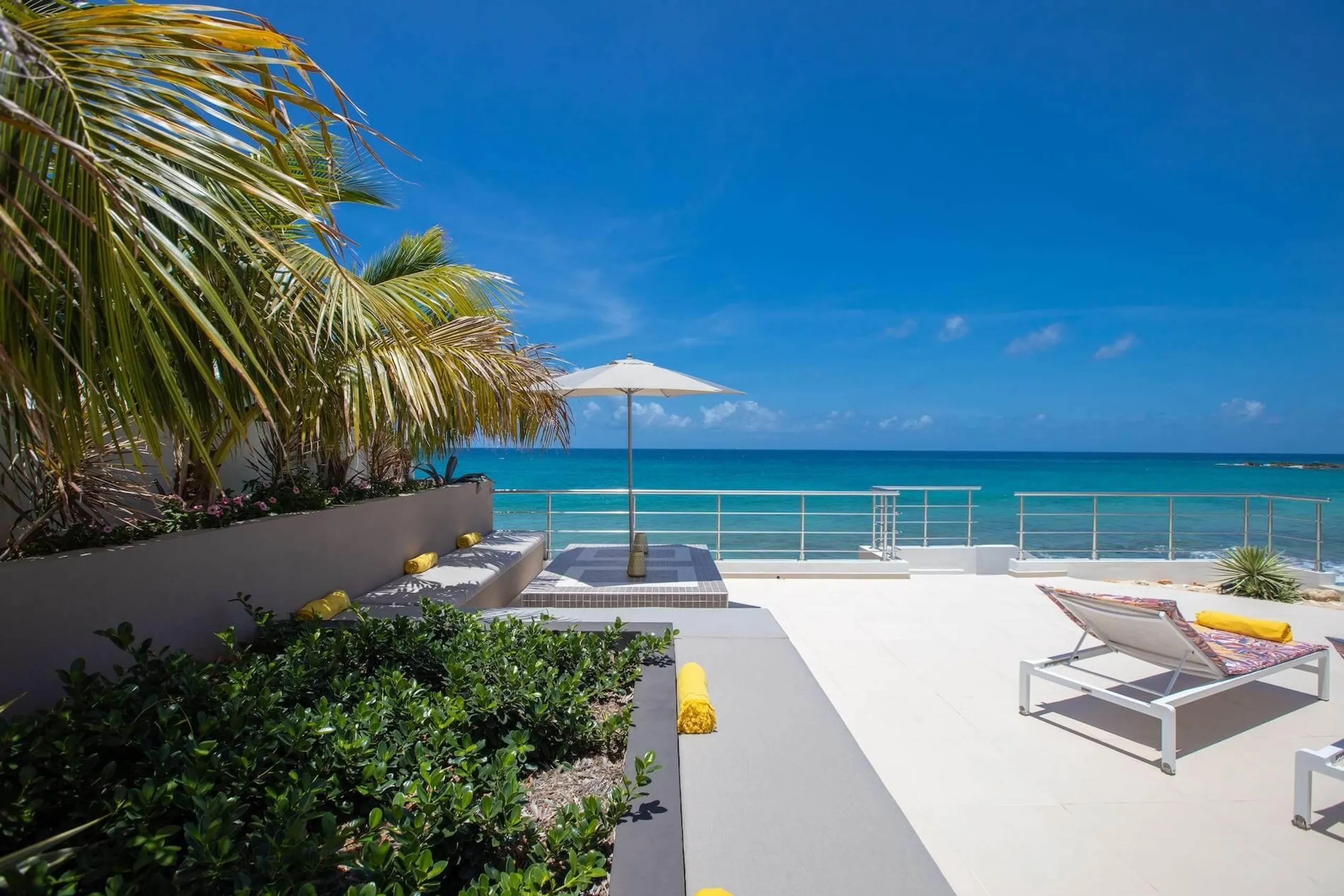 Luxury Beacon Hill Villa with Stunning Sea Views and Private Pool — photograph 11