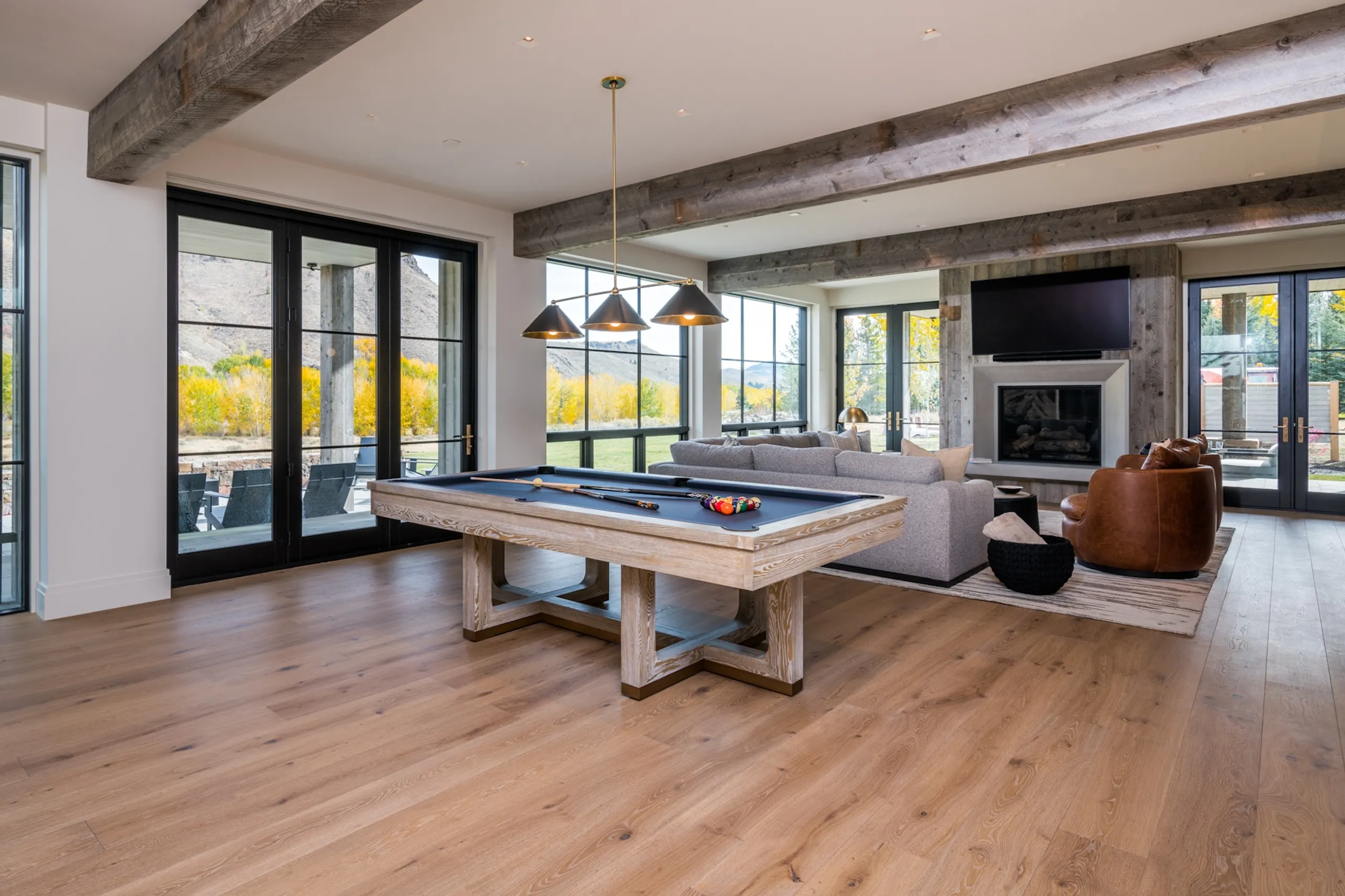 Gorgeous Ketchum Villa with Hot Tub, Game Room & Mountain Views — photograph 10