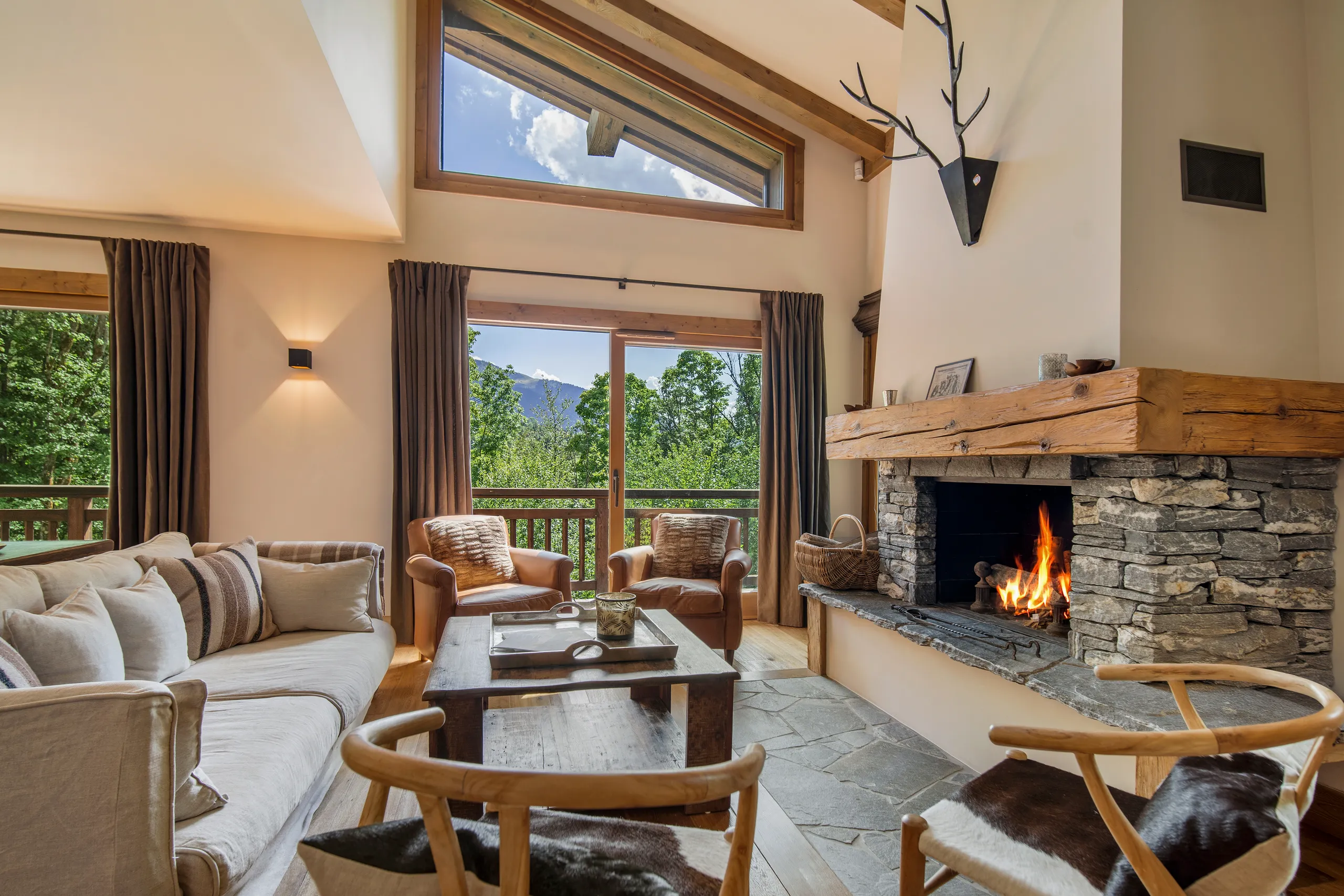 Opulent Alpine Hideaway with Cinema, Spa, and Mont Blanc Views — photograph 10