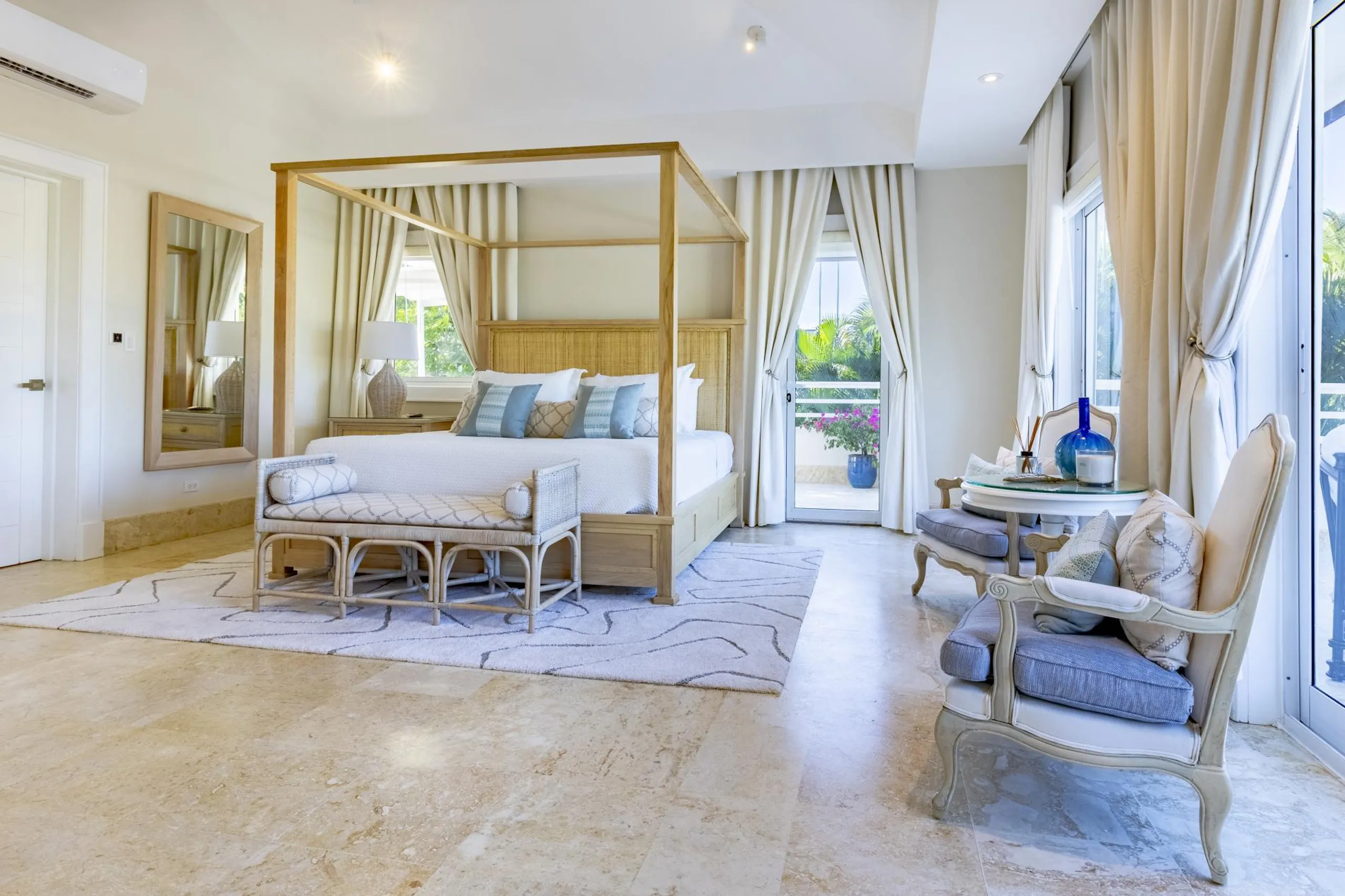 Serene Villa with Private Pool and Golf Course Views — photograph 10