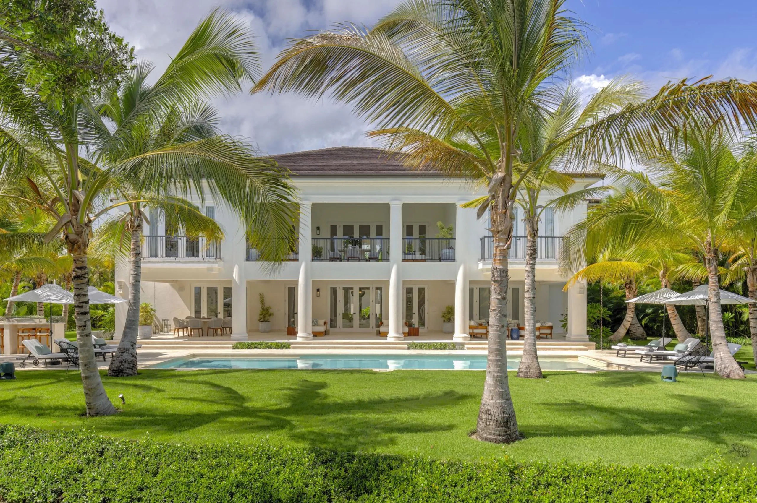 Exquisitely Furnished Villa with Private Pool, Green Meadows and Golf Courses, Punta Cana