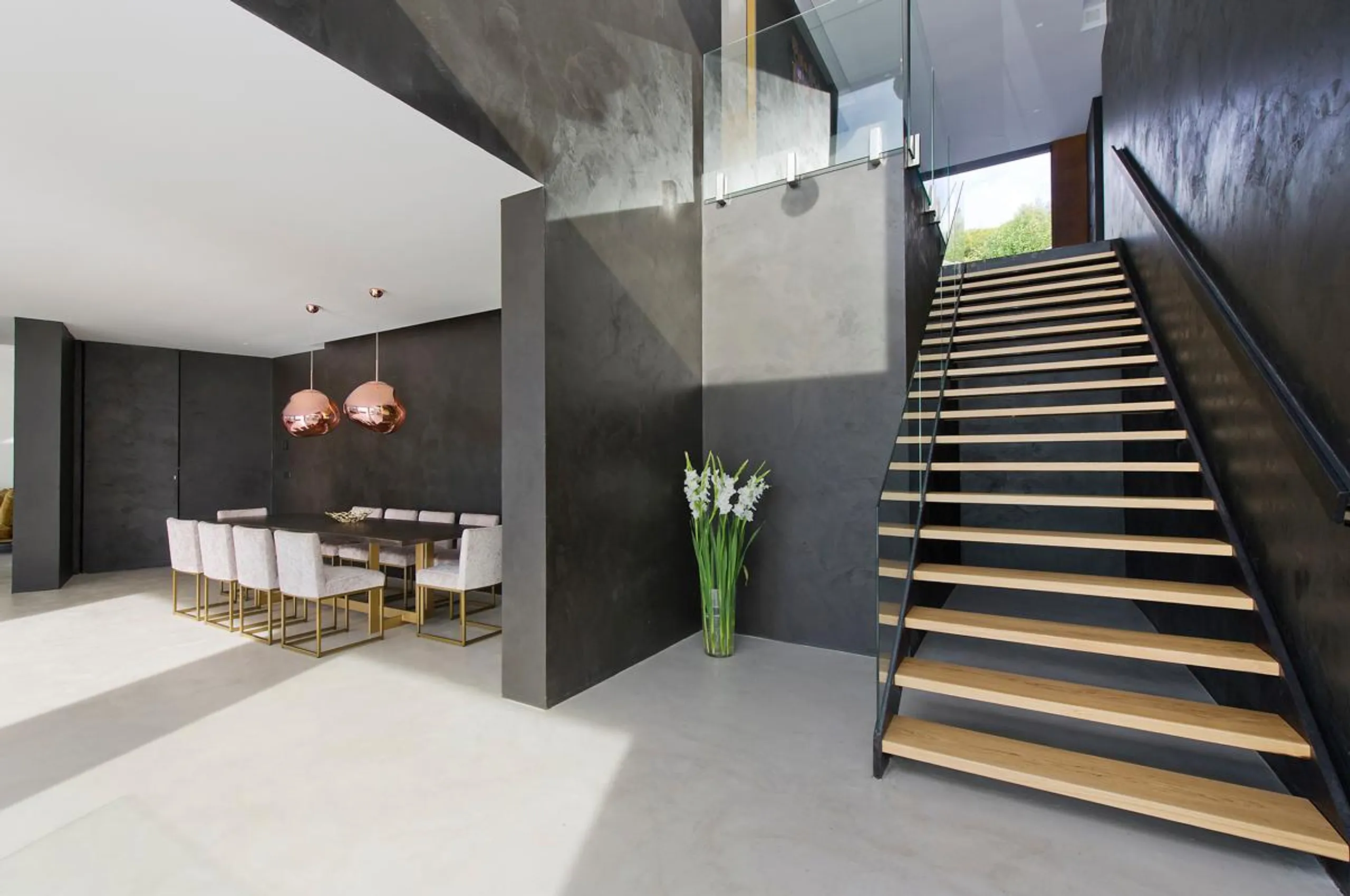 Resplendent Villa with Pool and 180 Degree Bay Views — photograph 12