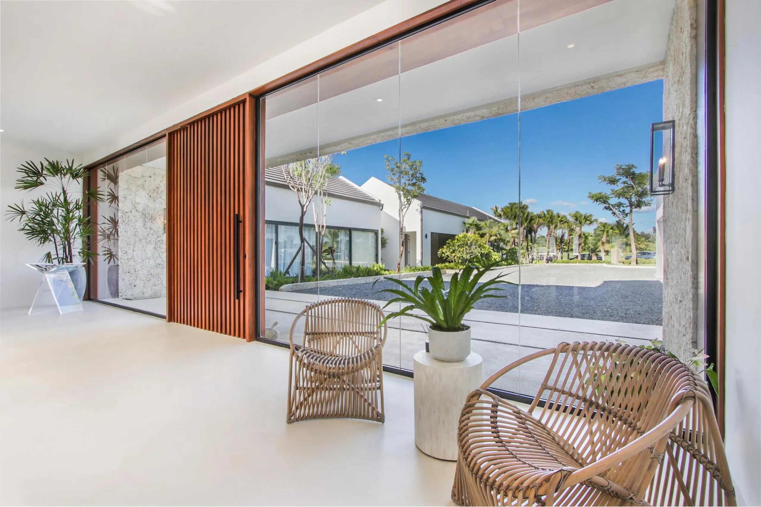 Sumptuous 12BR Sanctuary with Private Pool and Stunning Views — photograph 4