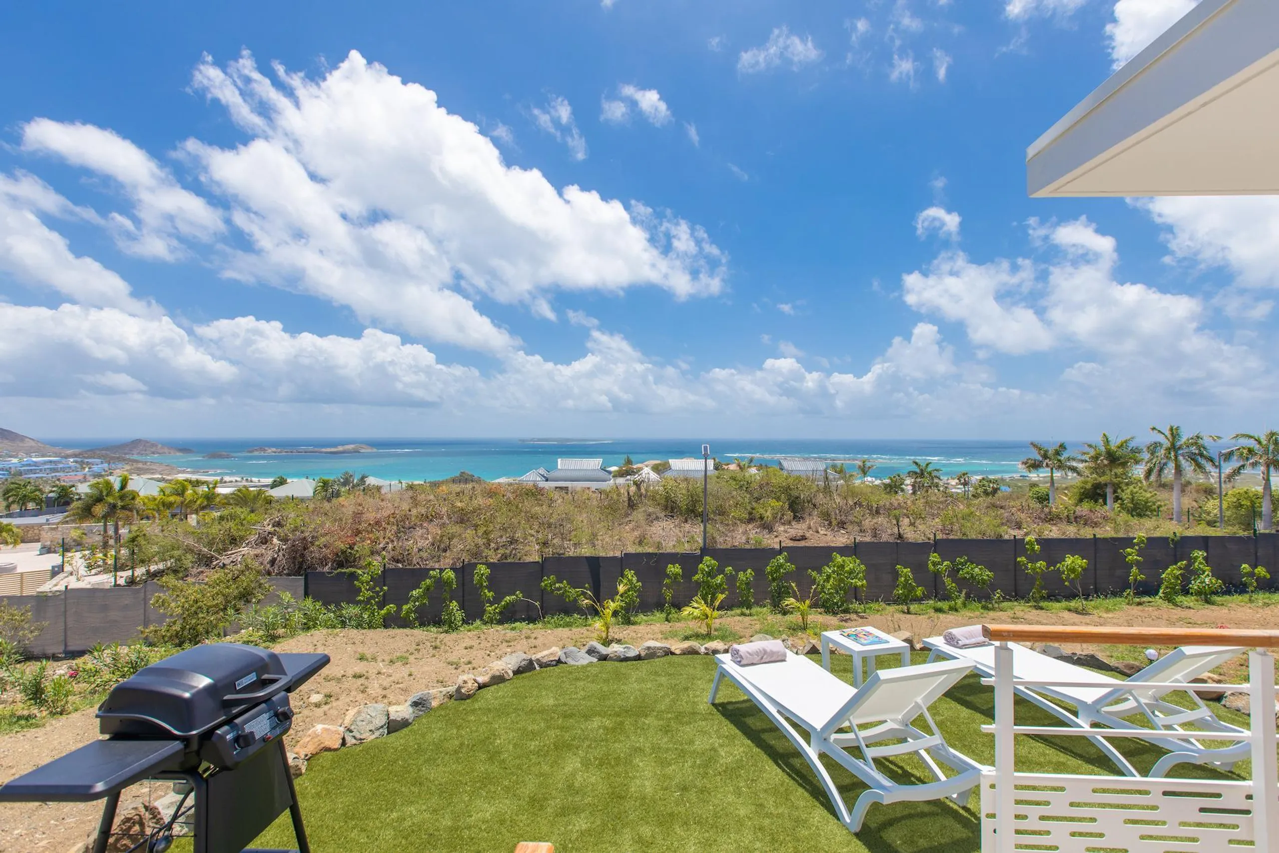 Sleek and Modern Designed Villa with Heated Pool and Breathtaking Ocean View — photograph 10