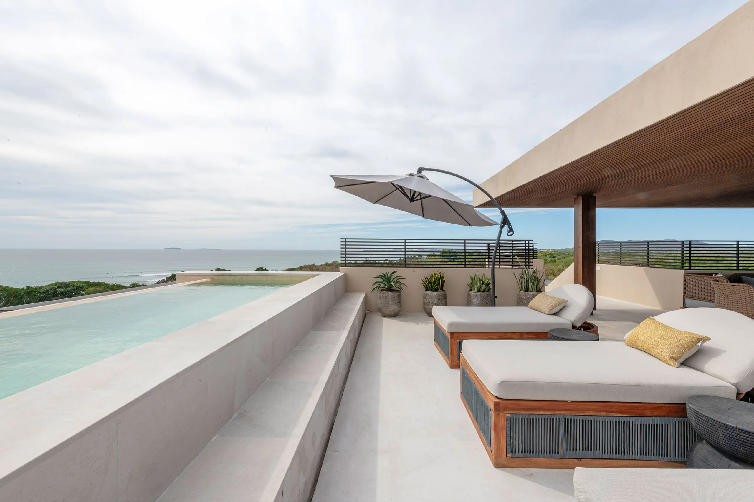 Luxe 4-Bedroom Penthouse with Infinity Pool in Punta Mita — photograph 3