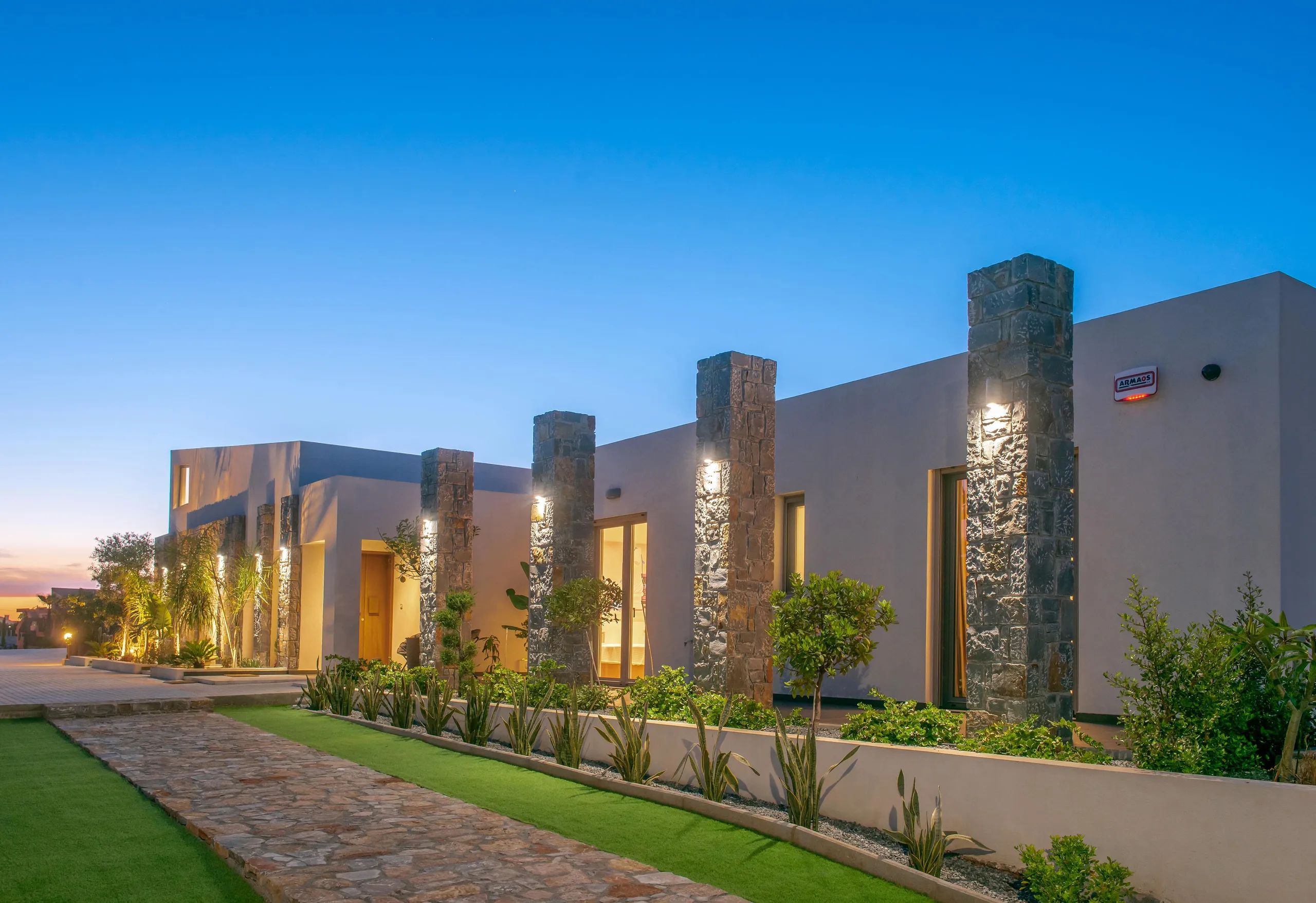 Eco-Friendly Villa with Big Private Pool, Jacuzzi, and Mediterranean Sea Access in Crete Island — photograph 4