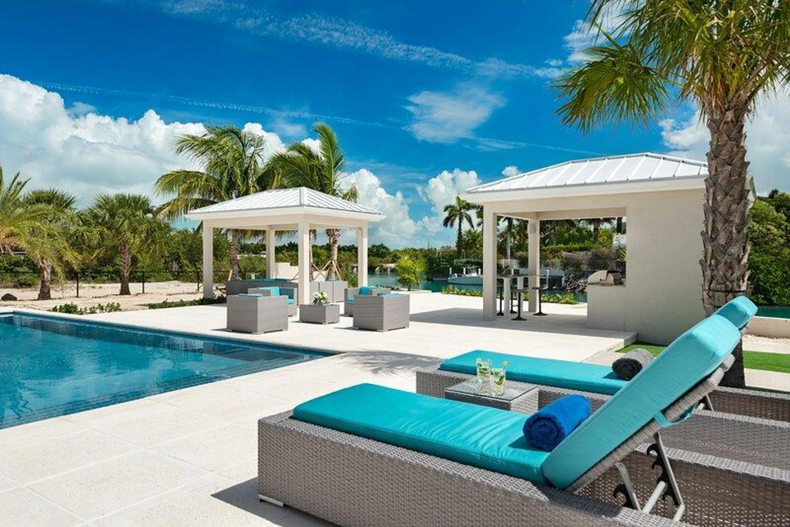 Awe-Inspiring Canal-Side Villa in Turks and Caicos with a Modern Island Flair — photograph 5