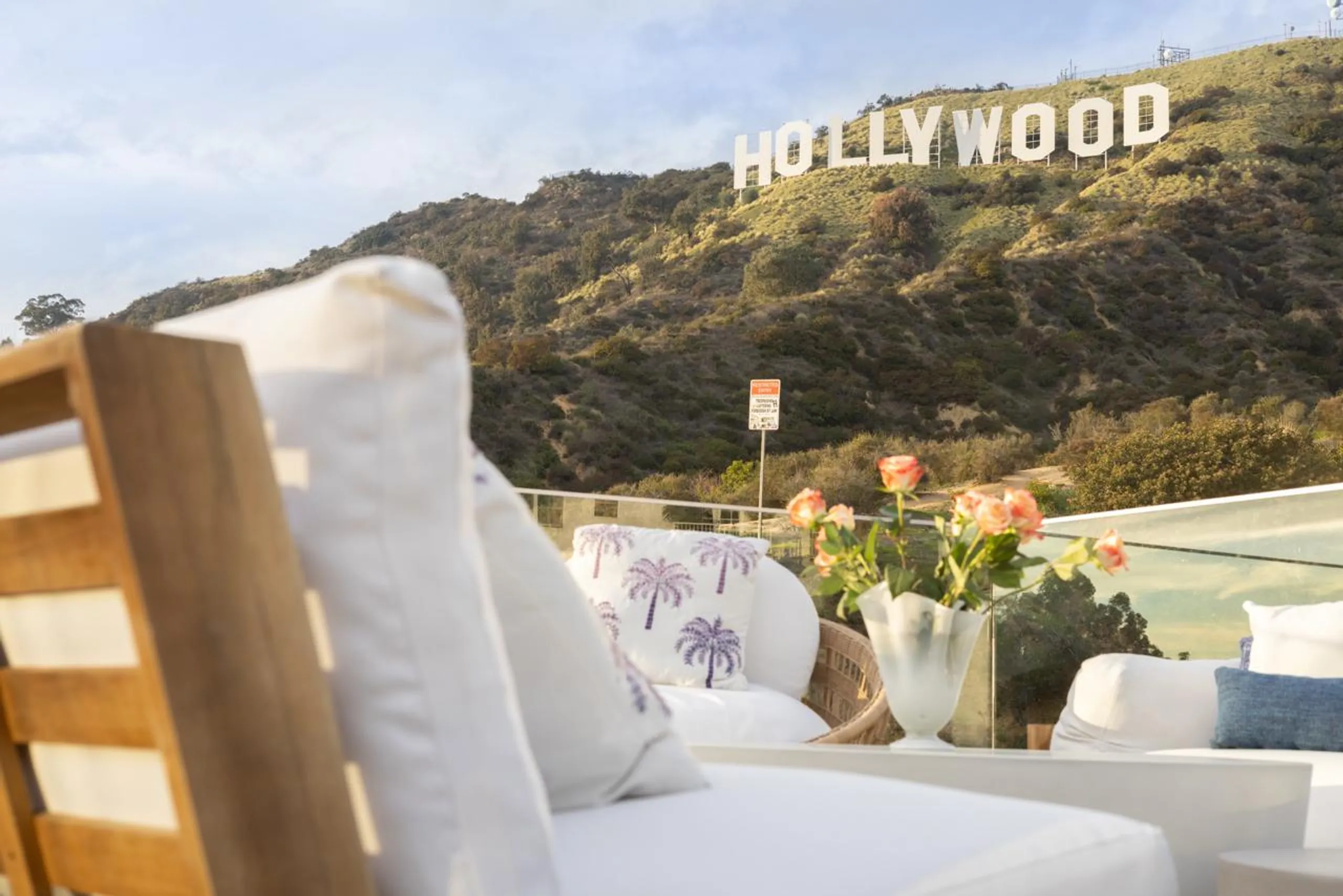 Exceptional Hollywood Hills Villa with Breathtaking Views of Los Angeles — photograph 9