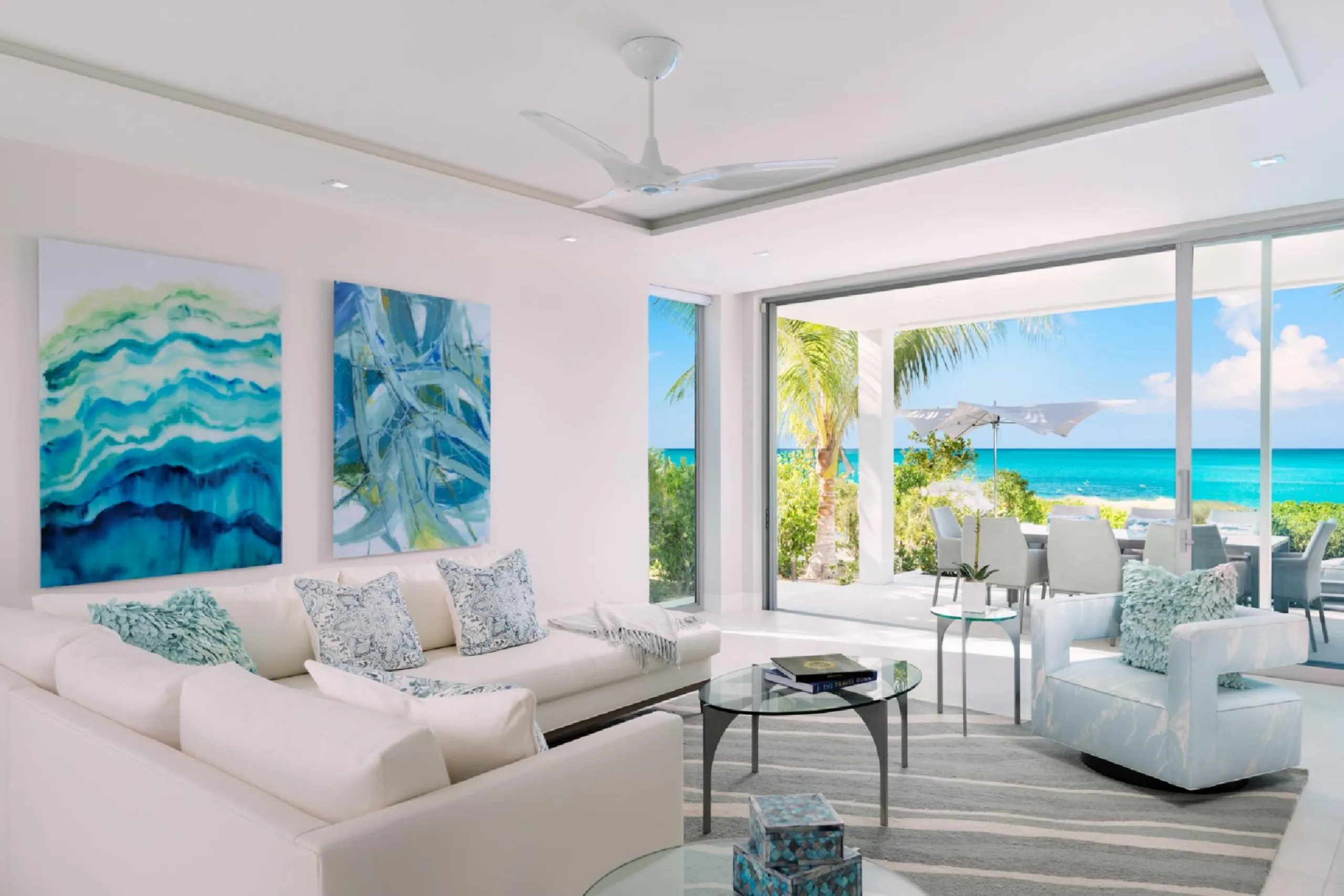 Grace Bay Beachfront Villa, Steps to the Beach with Private Infinity Pool — photograph 6