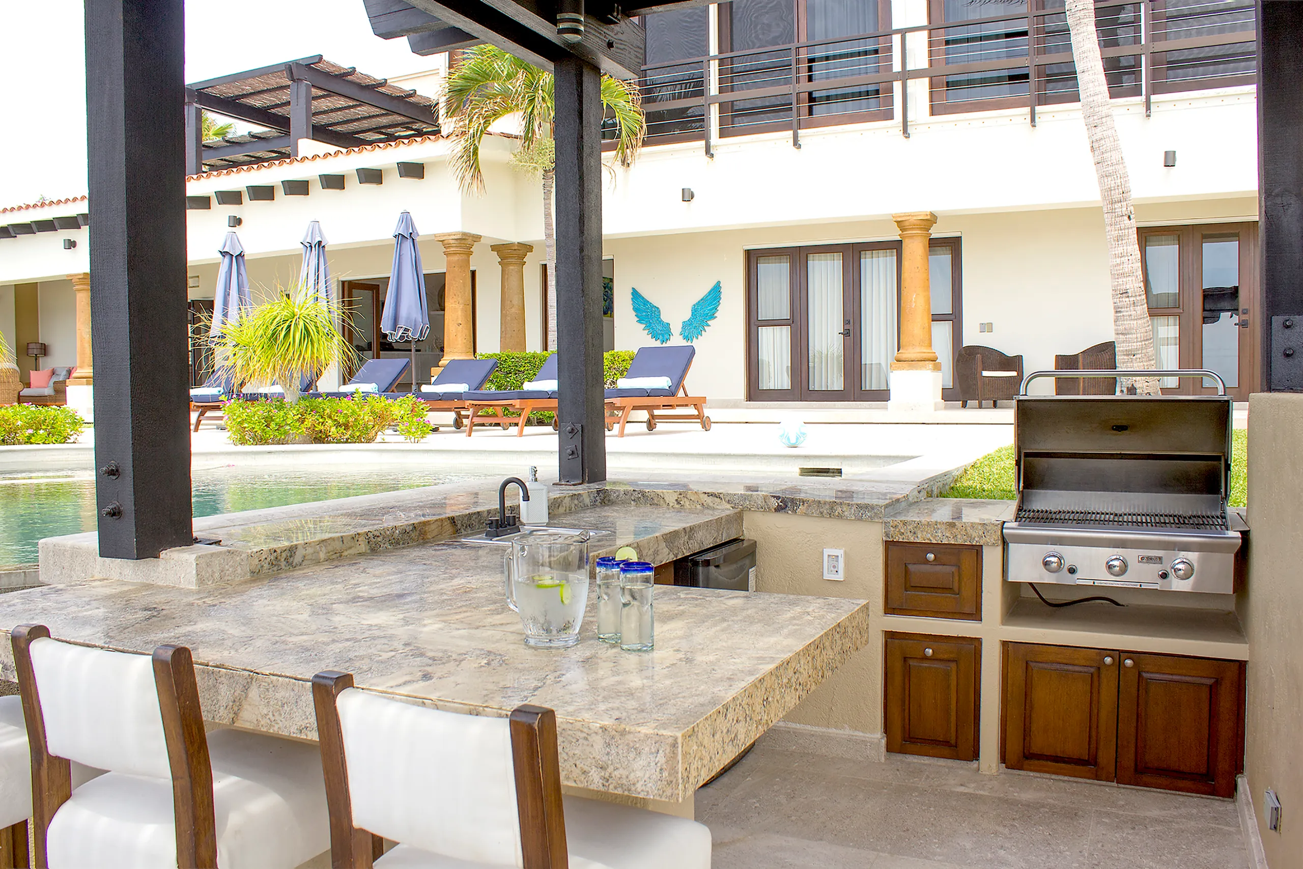 Resplendent Cabo Estate with Private Pool and Walks to Beach — photograph 9