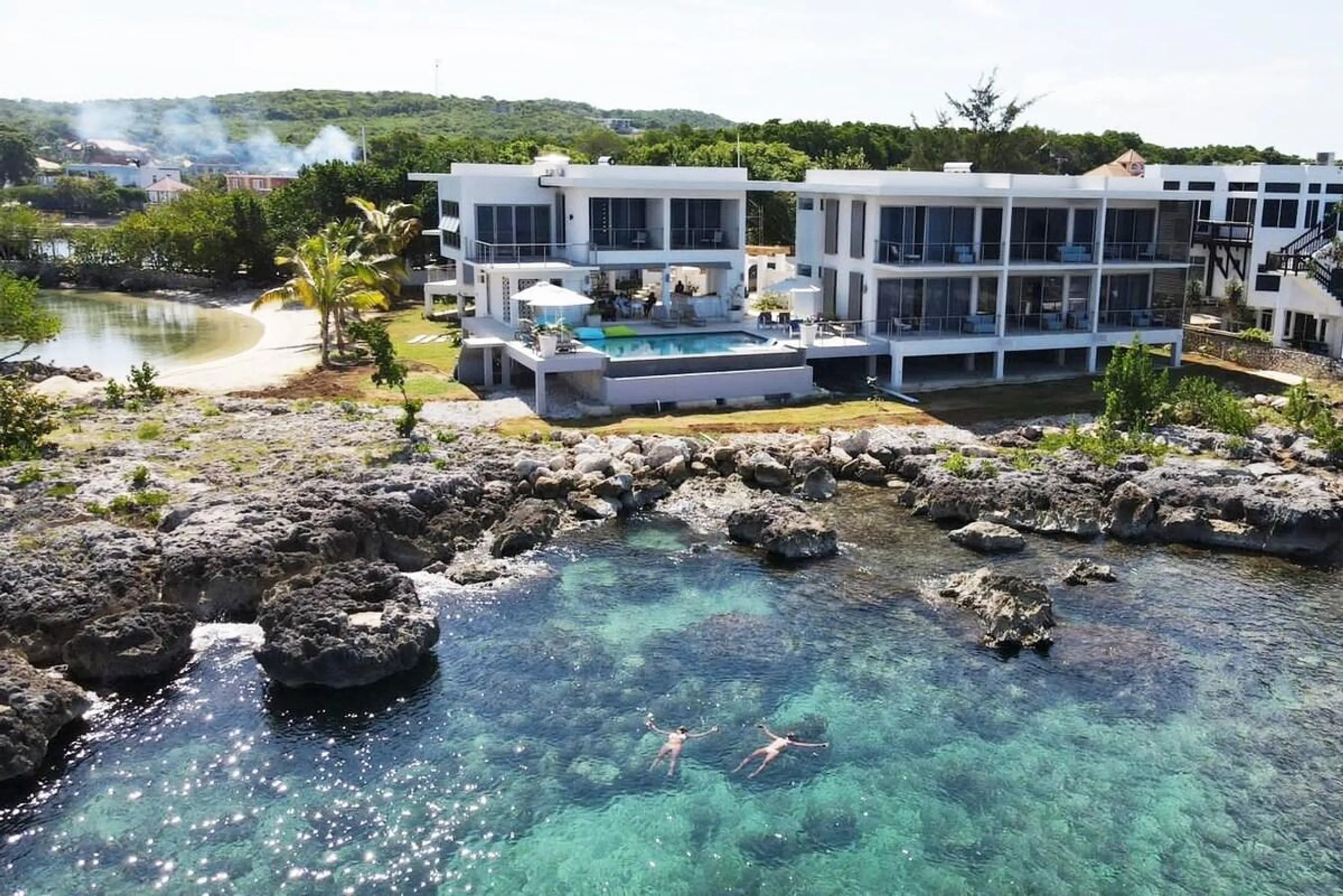 Stunning Southwest Coast Villa with Private Pool and Stunning Beach Views — photograph 2