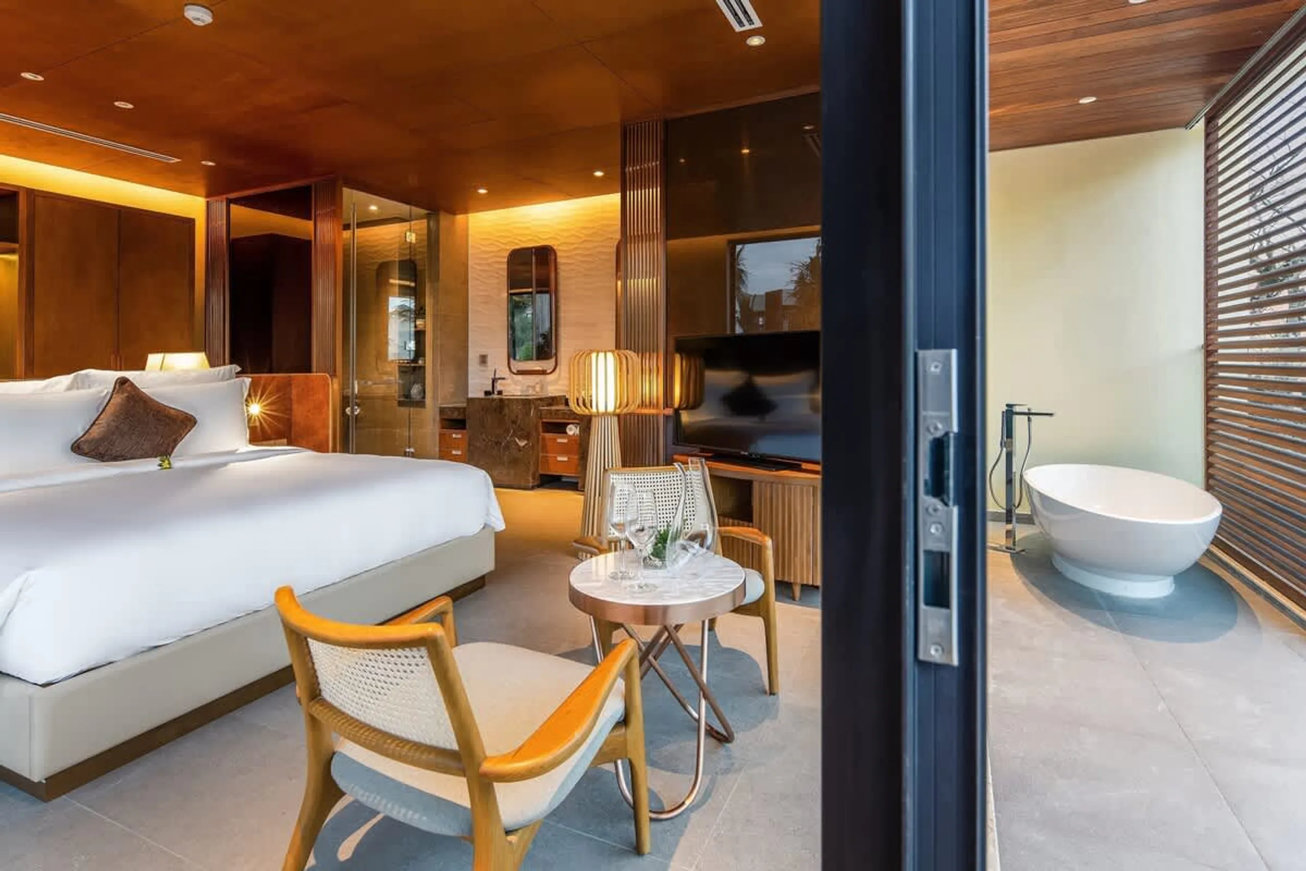 Exquisite 5BR with Private Pool and Bespoke Concierge — photograph 11