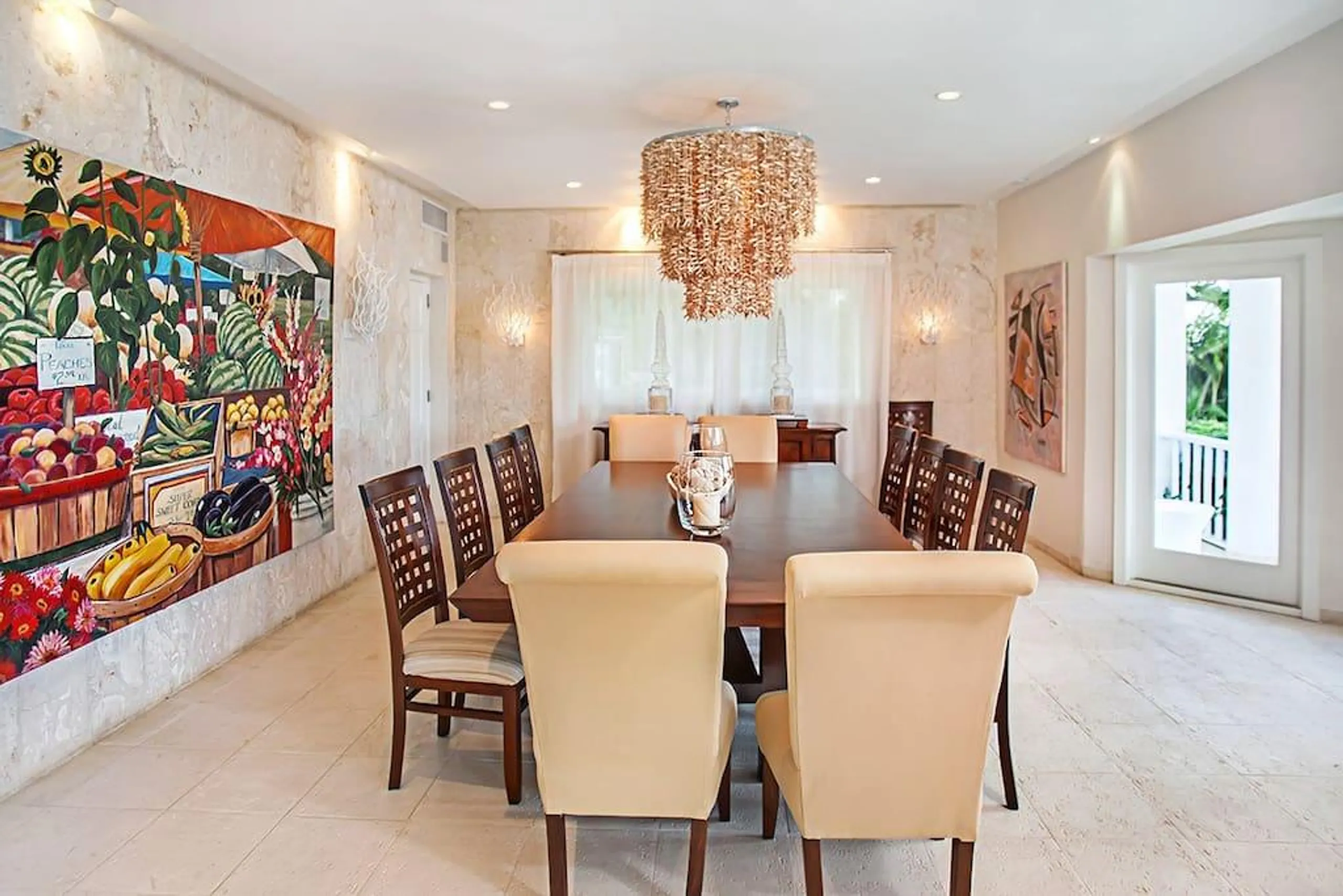 High-end Seaside Estate with Infinity Pool and Walks to Beach — photograph 9
