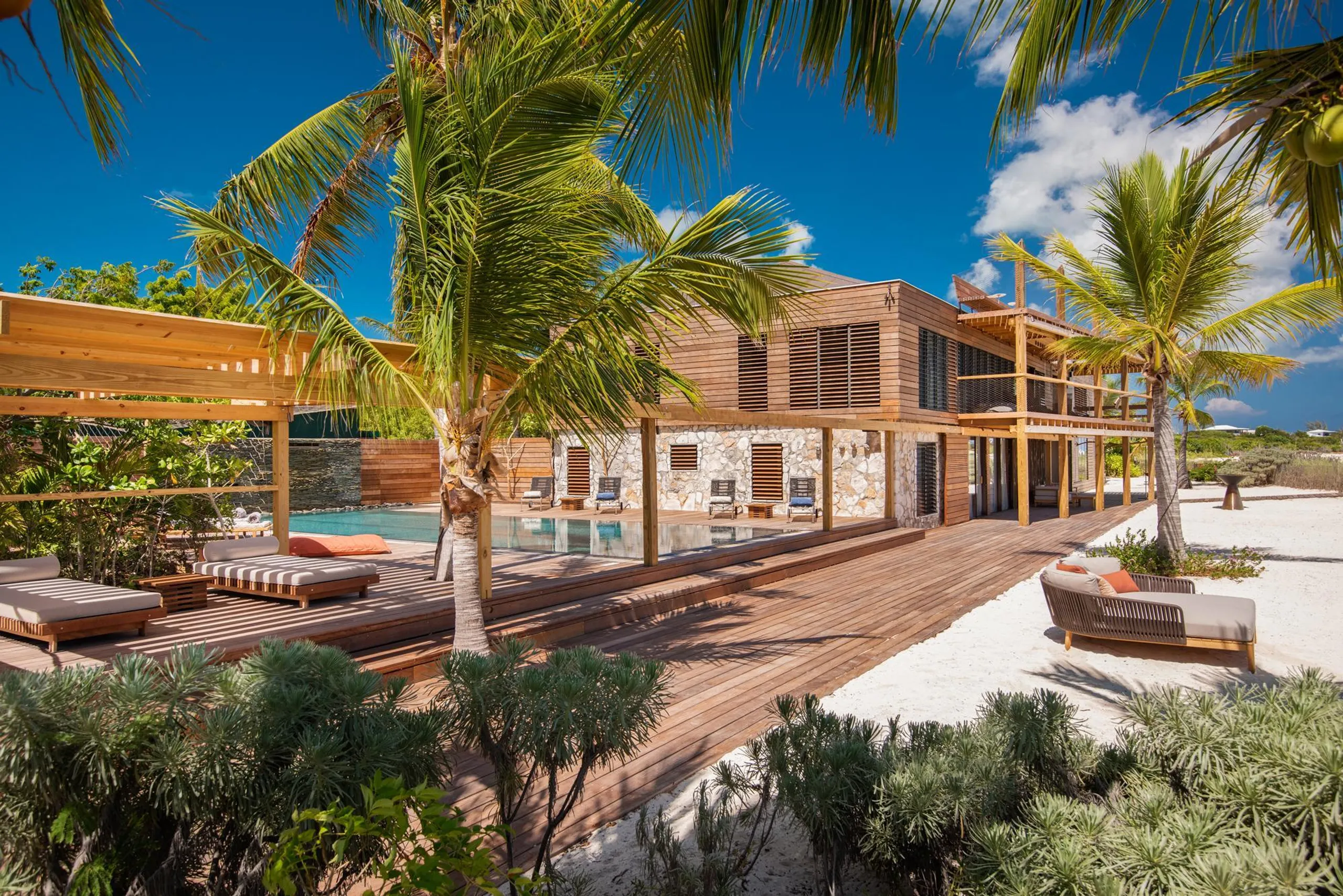 Thompson Cove Retreat: Contemporary Villa with Private Pool — photograph 10