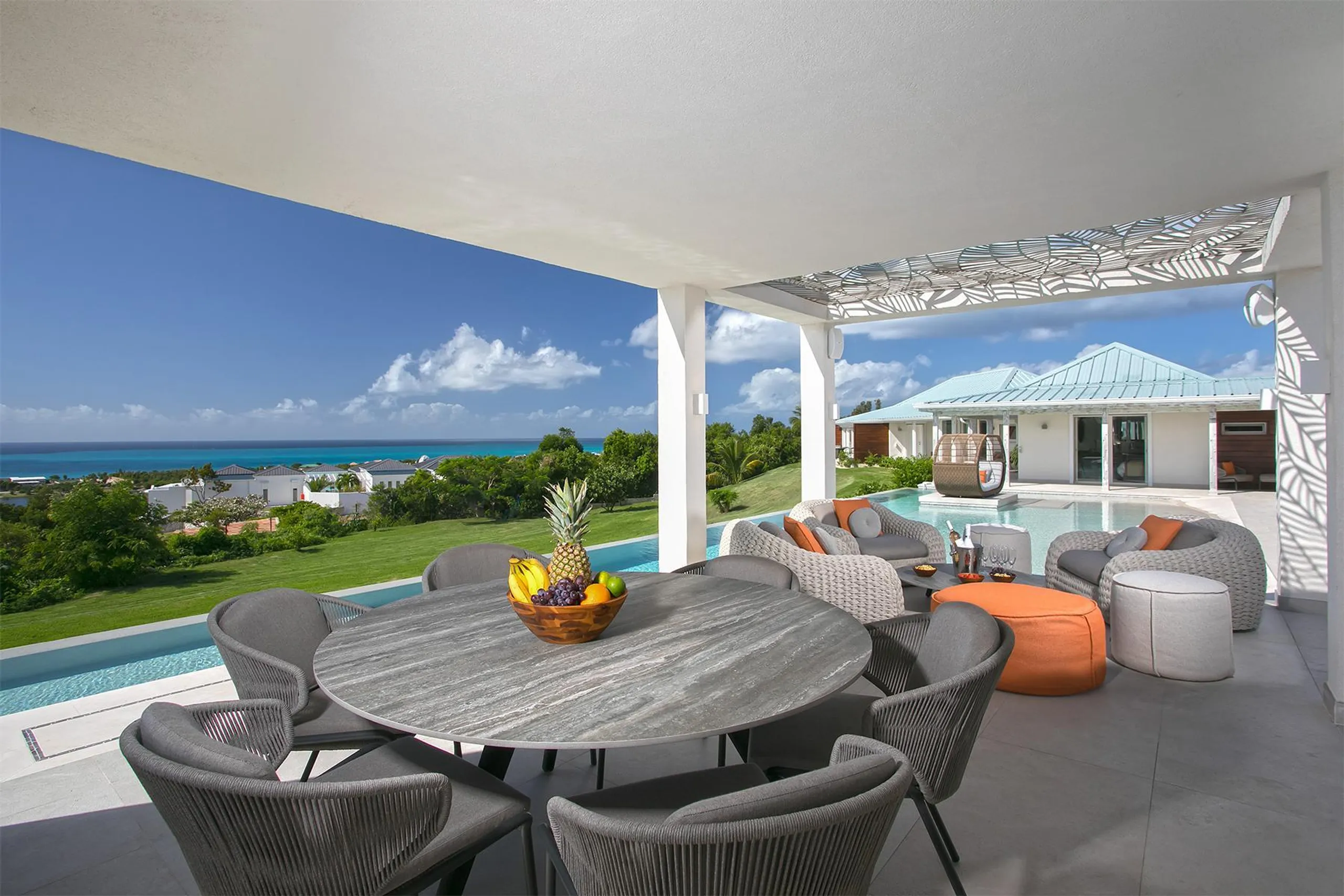 Exclusive Luxe Retreat with Infinity Pool and Breathtaking Ocean Views — photograph 9