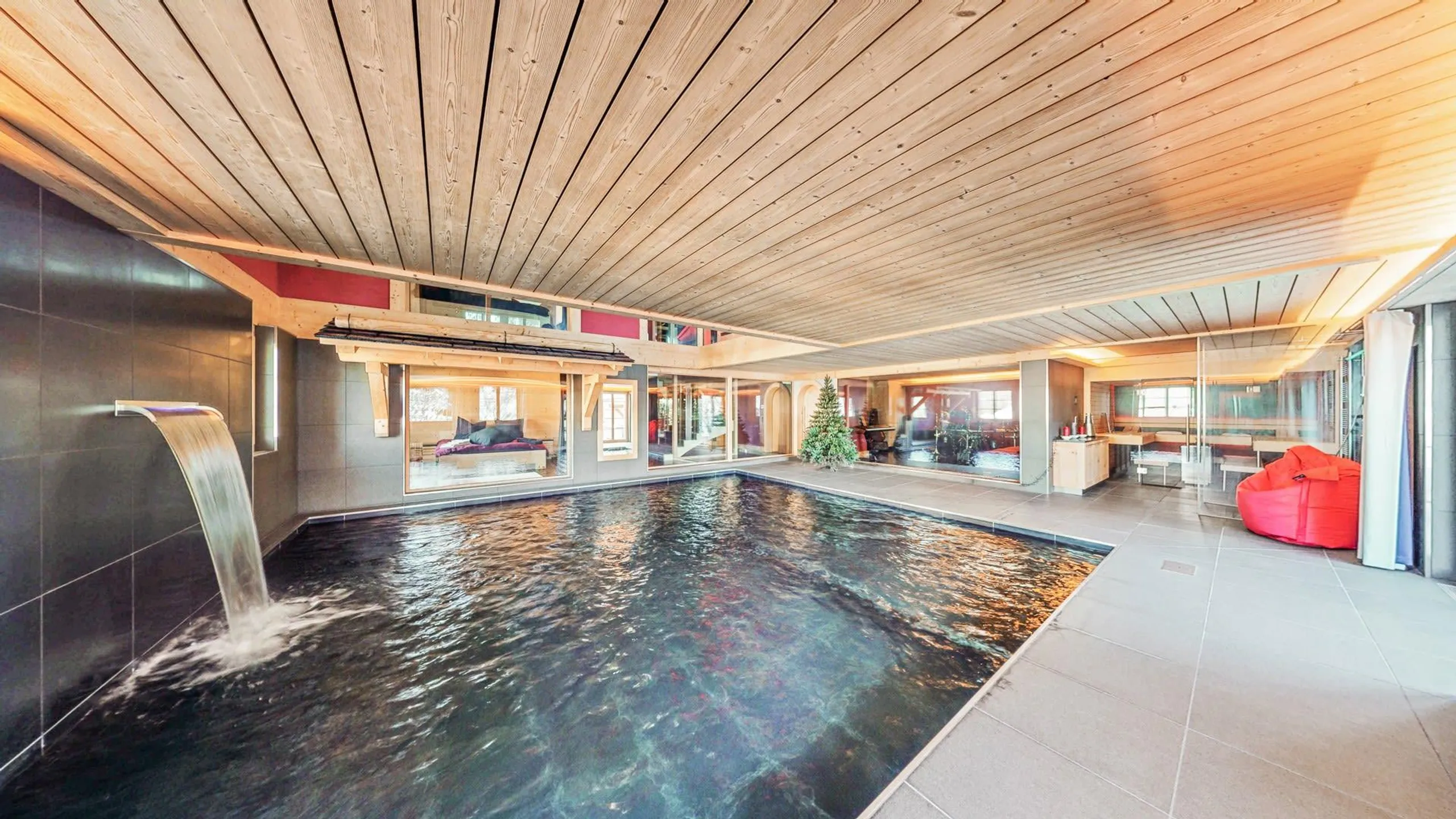Beautiful Modern Chalet with Stunning Views — photograph 8