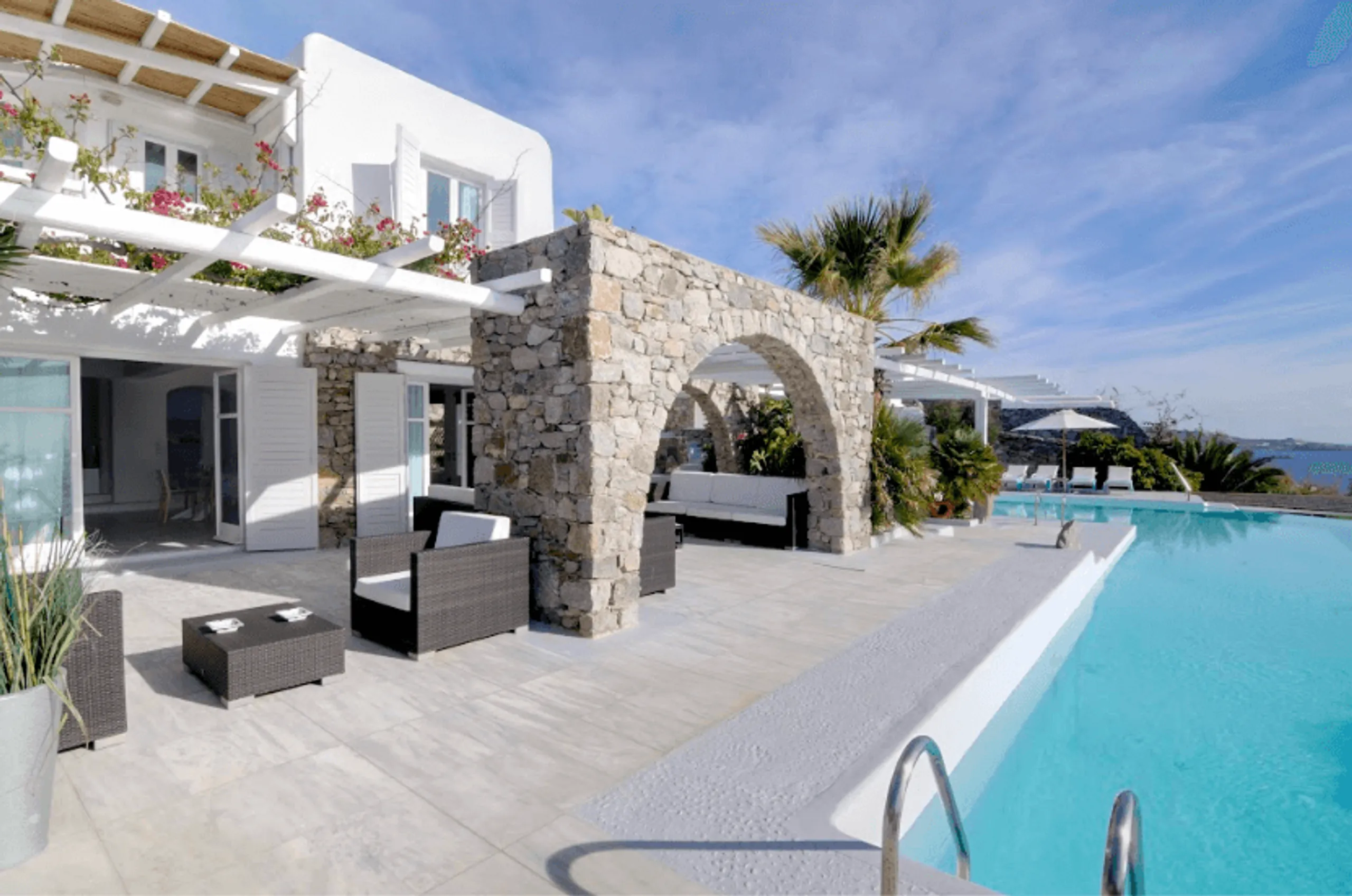 Luxuriate in this Exquisite Villa, Embracing Aleomandra's Idyllic Locale and Breathtaking Views — photograph 3